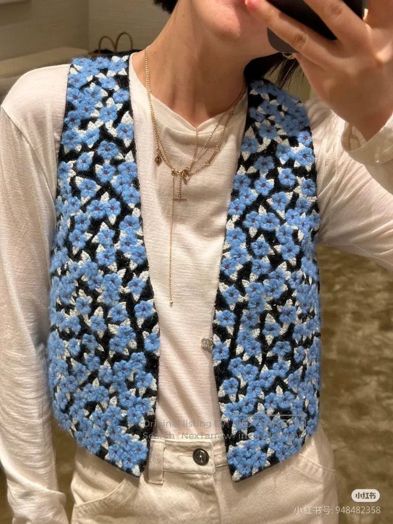 Chanel Chanel 24B blue small flower vest jacket Size XS / US 0-2 / IT 36-38 - 8 Thumbnail