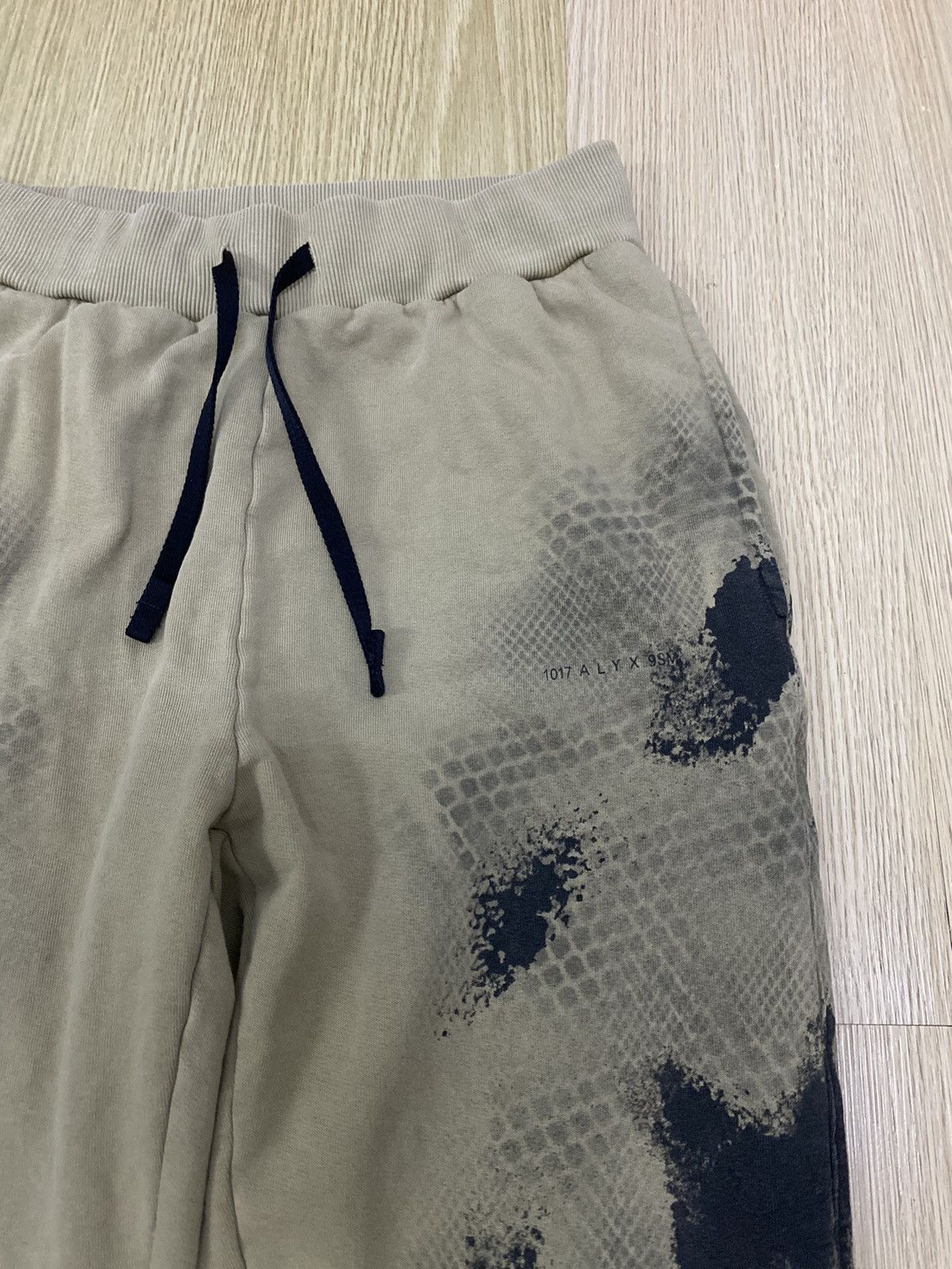 1017 ALYX 9SM 1017 ALYX 9SM Digital Camo sweatpant Size US 30 / EU 46 - 4 Thumbnail