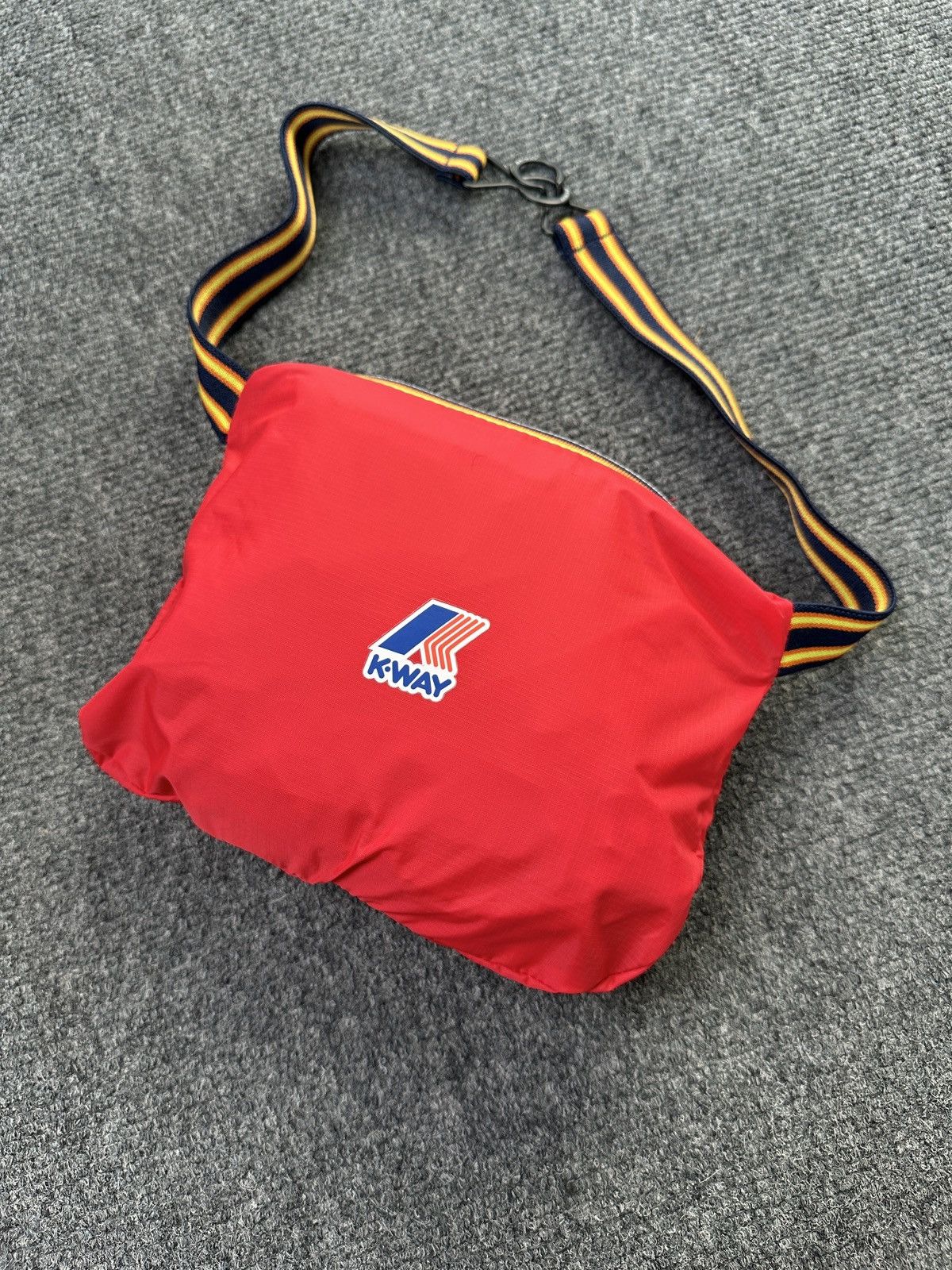 K-Way K-Way Le Vrai 3.0 Claude Waterproof Packable Red Jacket sz M Size US M / EU 48-50 / 2 - 4 Thumbnail