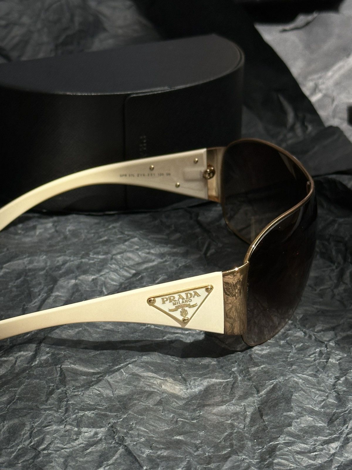 【パラグアイ】PRADA Half-Lim sunglasses 474b185b92065492d3bb2ceeb55a67