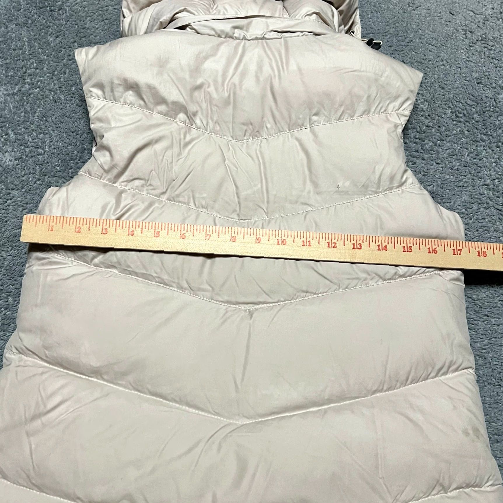 Nike Nike Vest Puffer Jacket Womens Small 550 Down Hooded Beige Cream Jacket Department Women Size S / US 4 / IT 40 - 4 Thumbnail