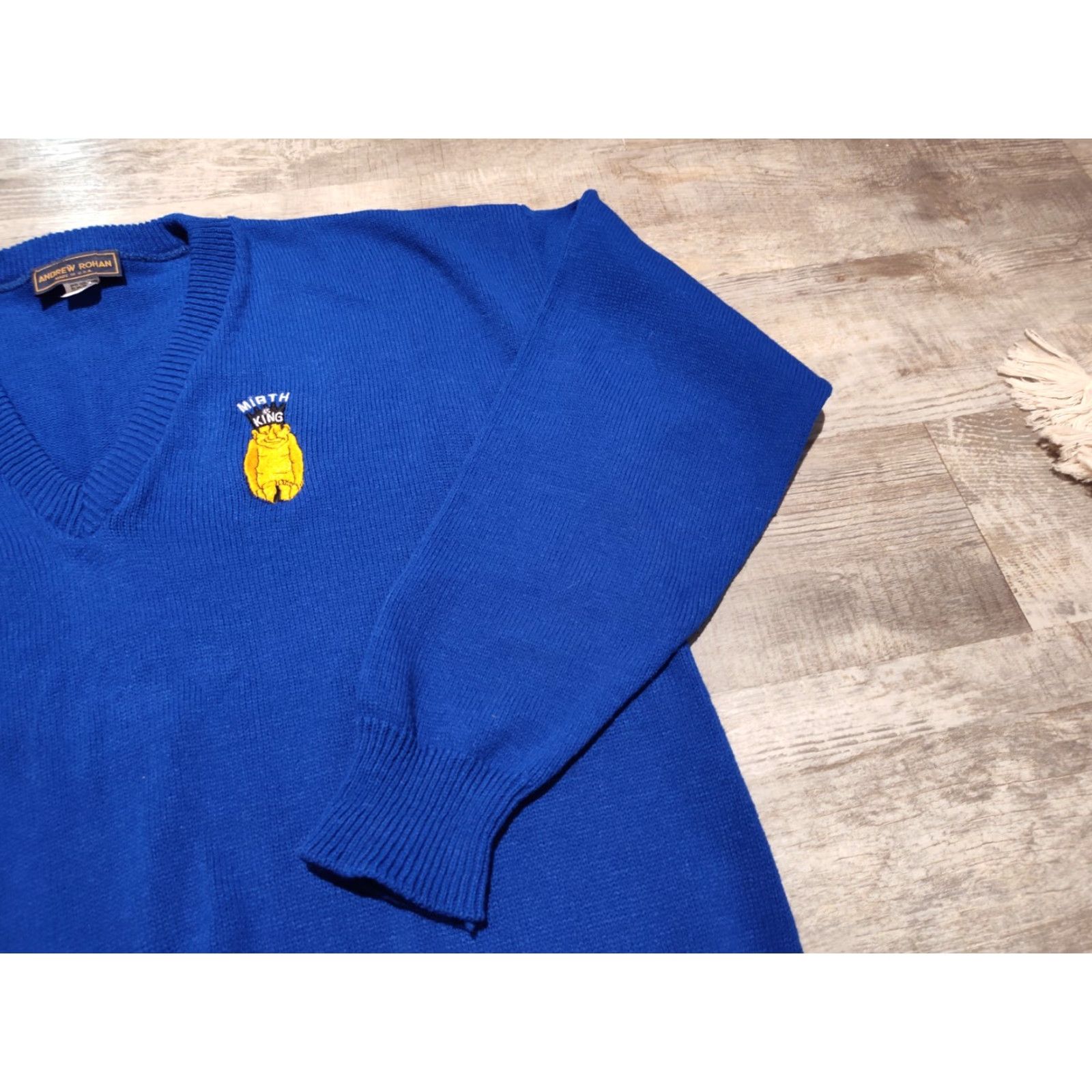 Vintage VINTAGE Andrew Rohan Men’s Sweater Pullover Long Sleeve V-Neck Mirth is King Mason Logo Blue XL Made in USA Size US XL / EU 56 / 4 - 3 Thumbnail