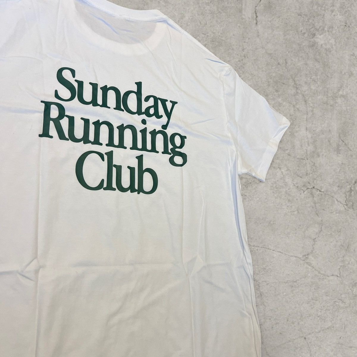 Japanese Brand Vintage style tshirt in white, Sunday Running Club. Size L Size US M / EU 48-50 / 2 - 3 Thumbnail