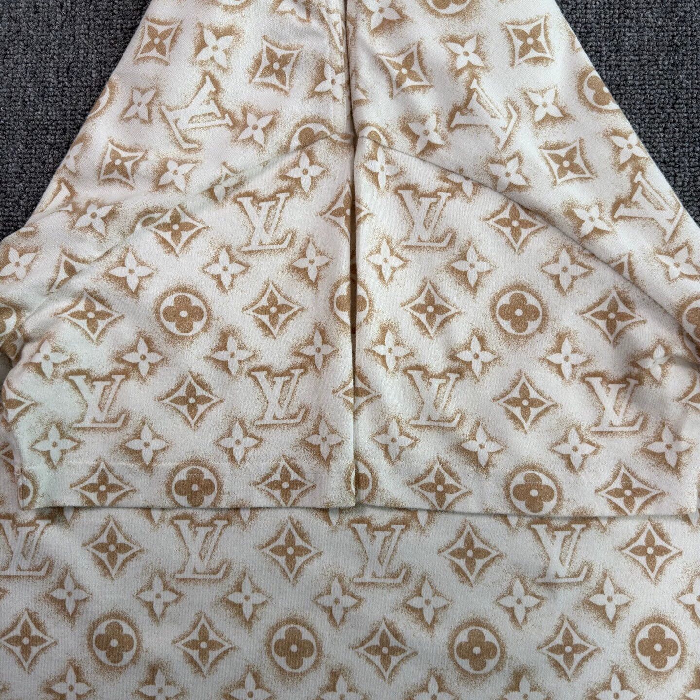 Louis Vuitton LV Beige Allover Print Short Sleeve Tee S Near New Size US S / EU 44-46 / 1 - 6 Thumbnail