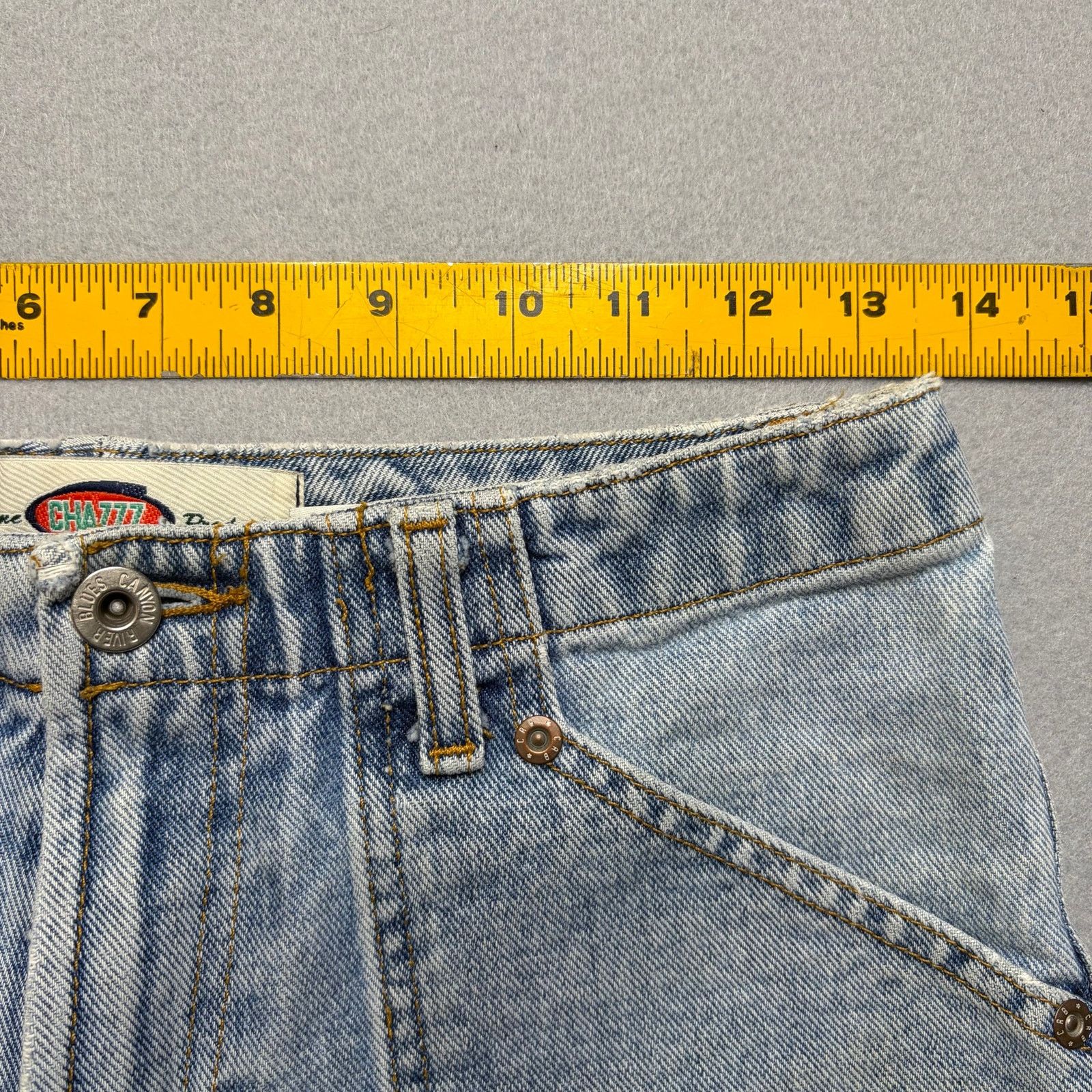 Vintage Vintage CHAZZZ Denim Carpenter Shorts Women’s Size 3 Y2K Size 27" / US 4 / IT 40 - 4 Thumbnail