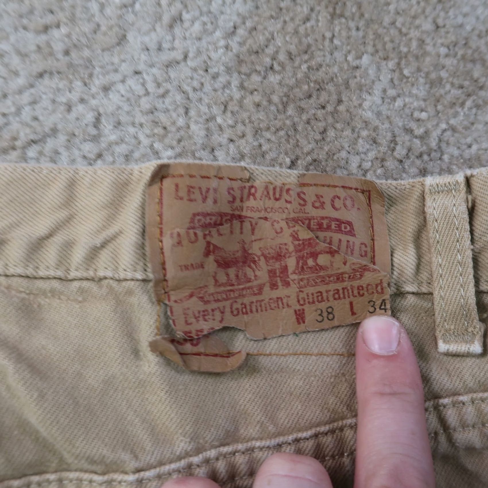 Levi's VINTAGE Levi's 550 Jeans Men 38x34 Beige Denim Made in USA Relaxed Straight 5-Pocket Belt Loops Zipper Vintage Mens Jeans Size US 38 / EU 54 - 7 Thumbnail