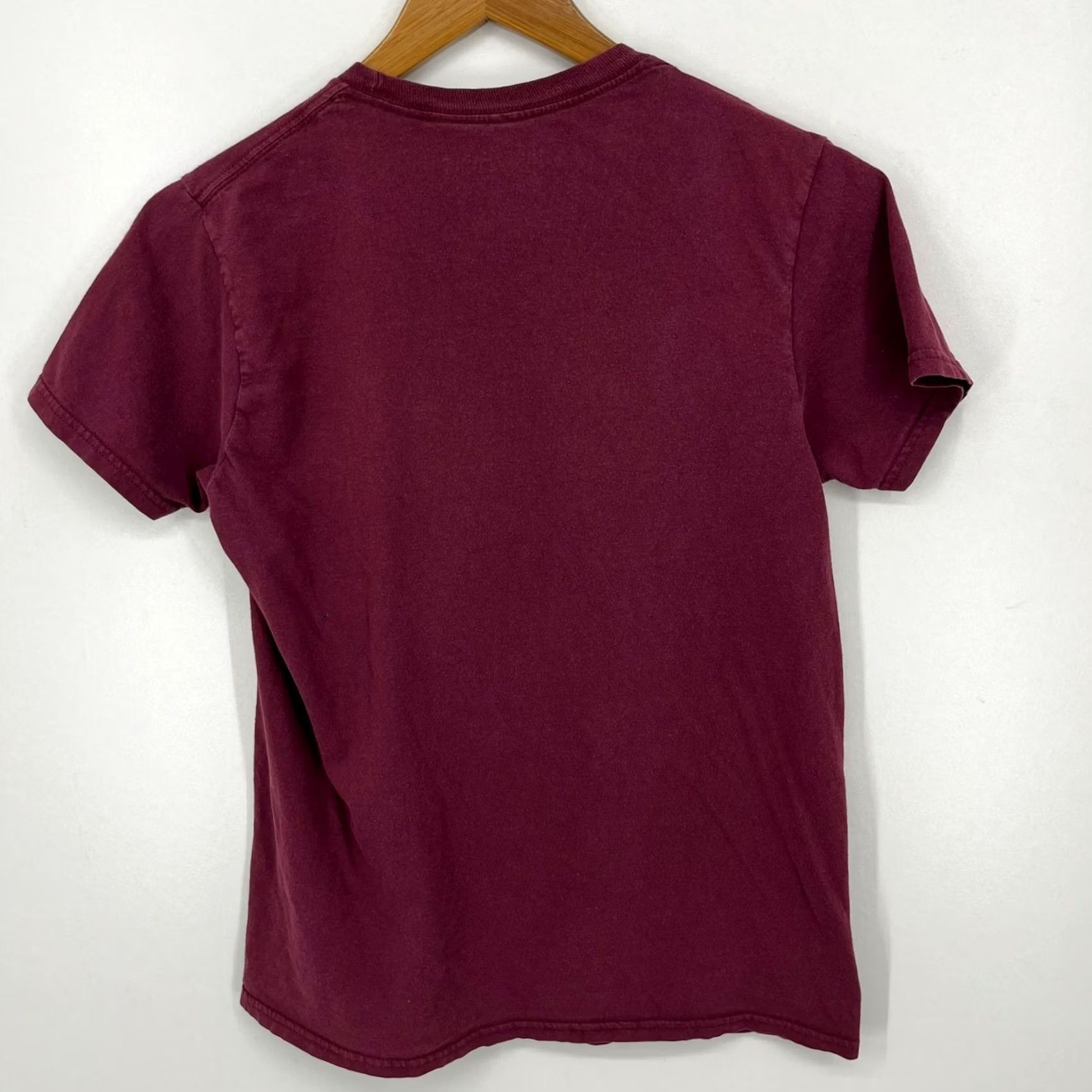 Vintage Harry Potter Shirt Mens M Red Adult Size Burgundy Gryffindor Hogwarts Short Sleeve Size US M / EU 48-50 / 2 - 6 Thumbnail