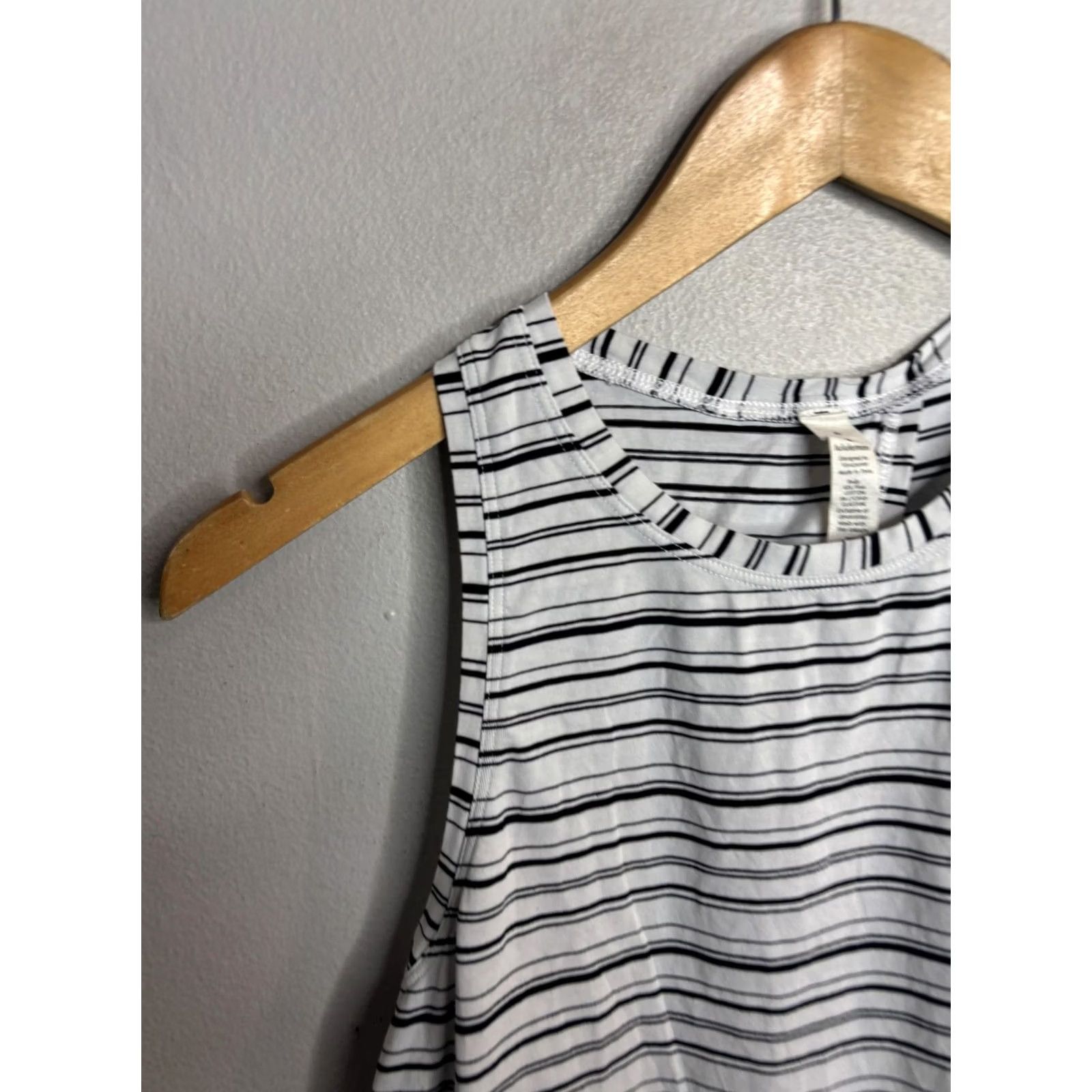 Lululemon Lululemon Tank Womens 6 White Striped Racerback Pima Cotton Yoga Sleeveless Top Stretch Lightweight Crew Neck Size M / US 6-8 / IT 42-44 - 2 Thumbnail