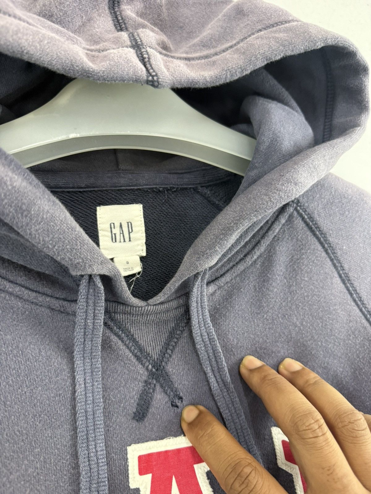 Gap 🔥 GAP Britain Navy Distressed Faded Hoodie Spellout Logo - S Size US S / EU 44-46 / 1 - 6 Thumbnail