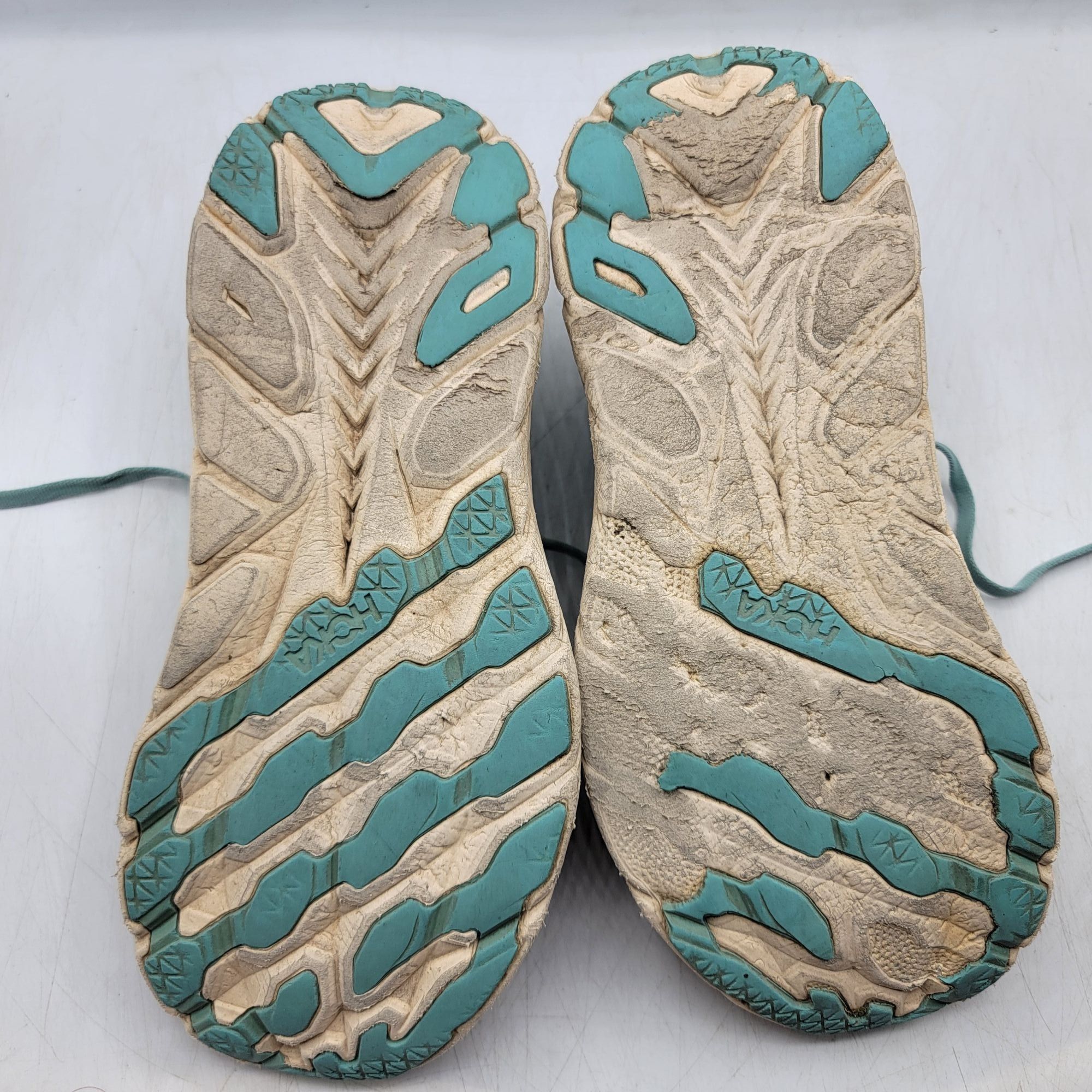 Hoka Hoka One One Clifton 8 Womens 8 D Wide Athletic Shoes Runnin Size US 8 / IT 38 - 8 Thumbnail