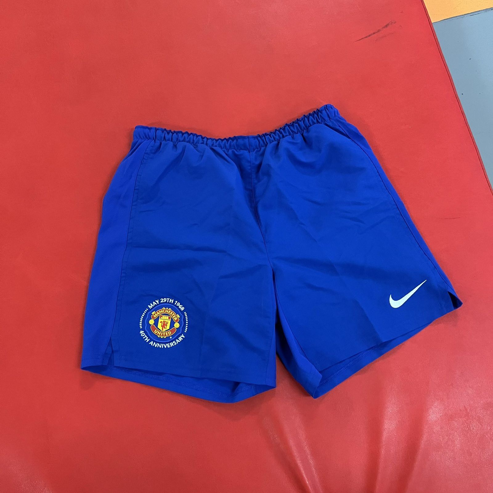 Chelsea Soccer × Nike Vintage Nike Manchester United soccer shorts blue Size M Size US 34 / EU 50 - 1 Thumbnail