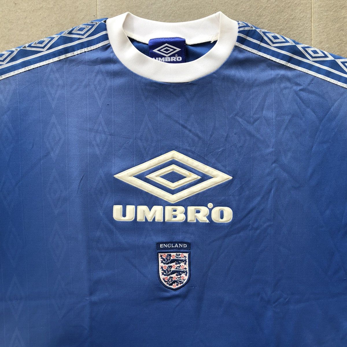 David Beckham × Umbro × Vintage Vintage England three lions jersey by Umbro center logo Size US L / EU 52-54 / 3 - 2 Thumbnail