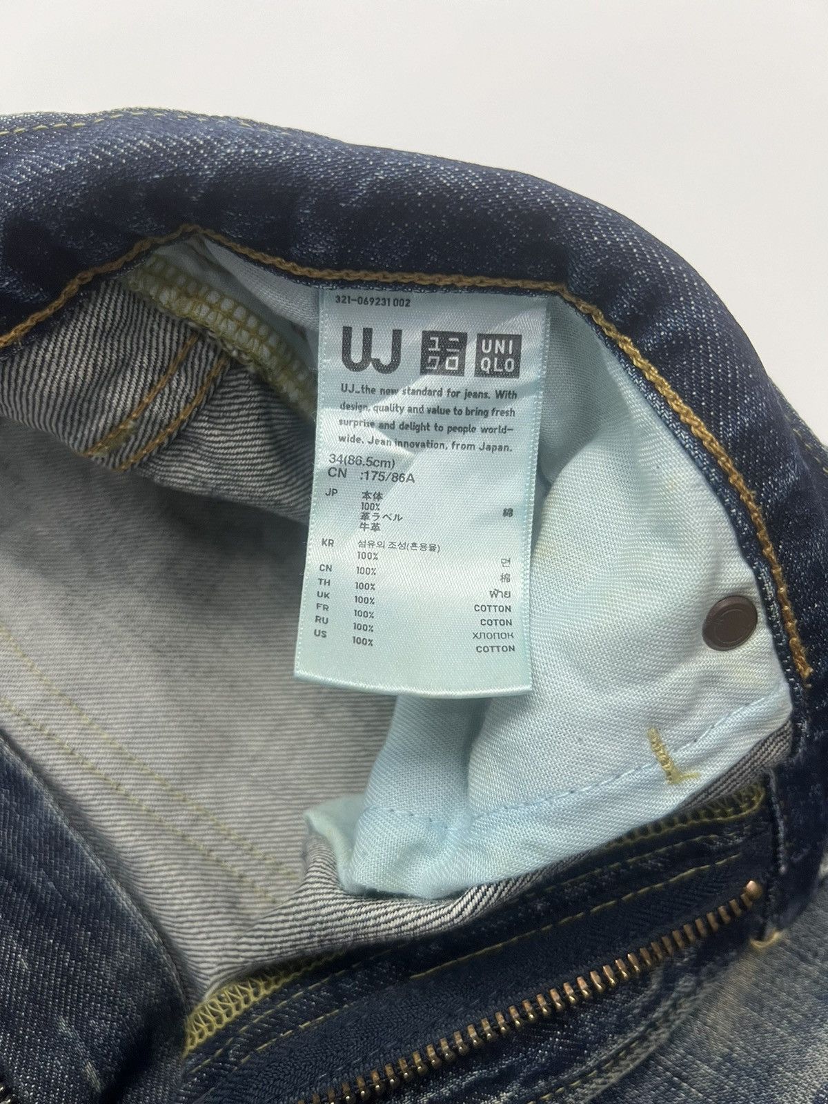 Uniqlo UNIQLO JEANS SIZE 35 Size US 35 - 8 Thumbnail
