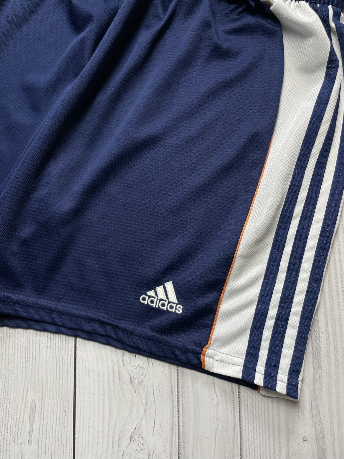 Adidas × Vintage Vintage adidas Tottenham soccer shorts size L logo Size US 34 / EU 50 - 3 Thumbnail