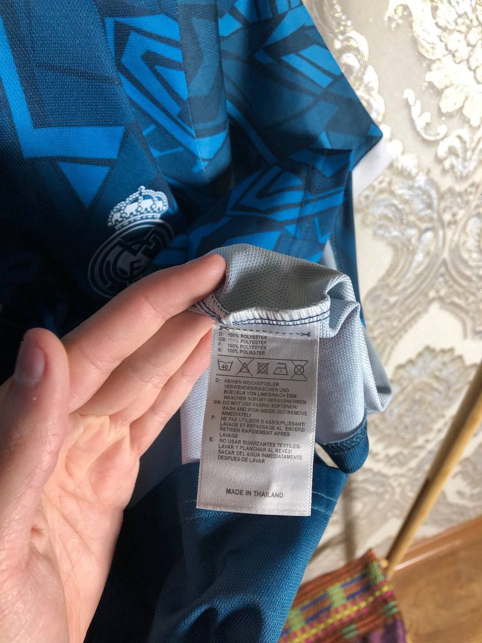 Vintage VERY RARE ADIDAS FC REAL MADRID SPAIN SOCCER JERSEY RETRO Size US S / EU 44-46 / 1 - 8 Thumbnail