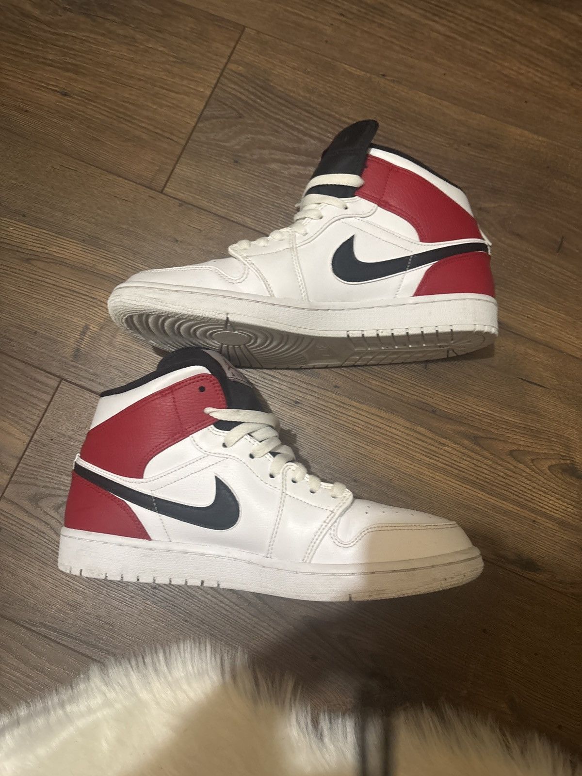 Jordan Brand Jordan 1 mid white Chicago Size US 10 / EU 43 - 1 Thumbnail