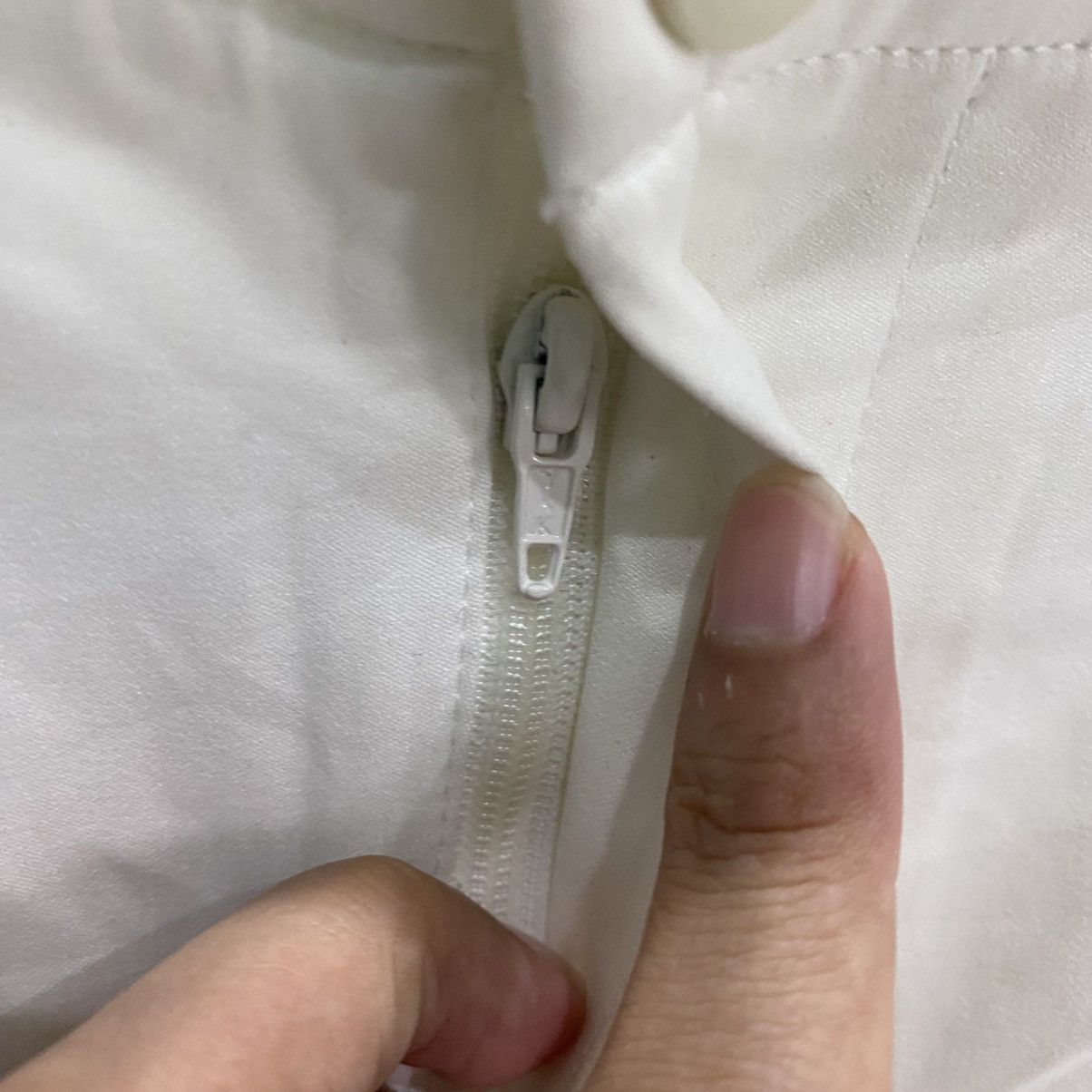 Issey Miyake Issey Miyake Pleated Balloon Leg Tapered Trousers White Size US 28 / EU 44 - 8 Thumbnail