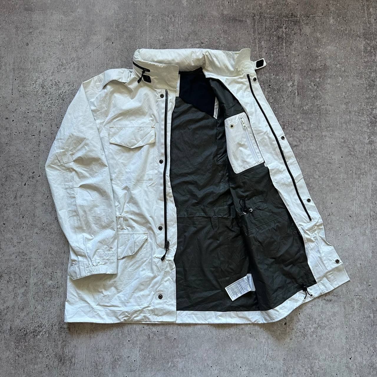 Hi Tec BNWT Nike Gore Tex Outdoor Light Track Jacket Size US M / EU 48-50 / 2 - 9 Thumbnail