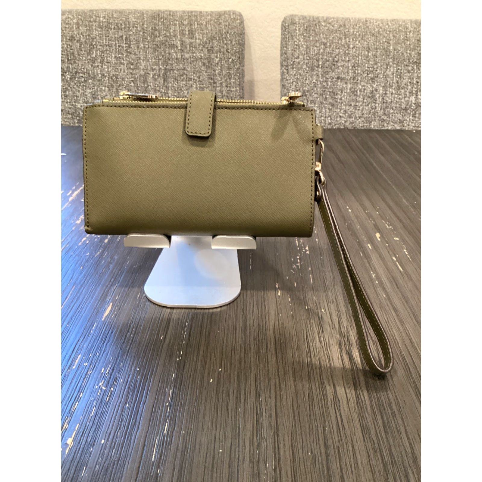 Michael Kors Michael Kors Jet Set Travel LG Flat Phone Case Leather Wallet Sage Size ONE SIZE - 2 Thumbnail