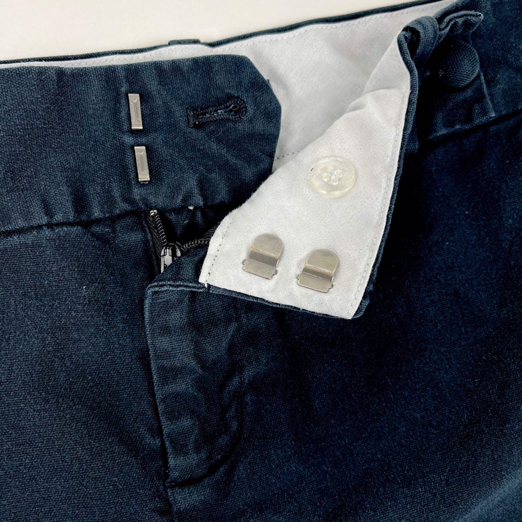 Banana Republic Banana Republic Flat-Front Slash Pocket Black Chino Shorts S Size 28" / US 6 / IT 42 - 4 Thumbnail
