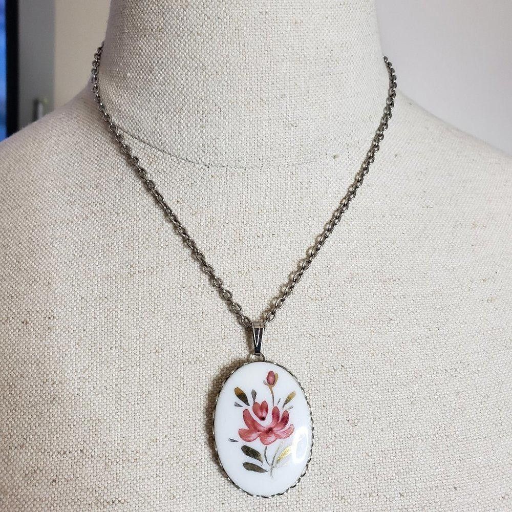 Designer Ladies Vintage Flower Pendant Necklace Size ONE SIZE - 2 Thumbnail