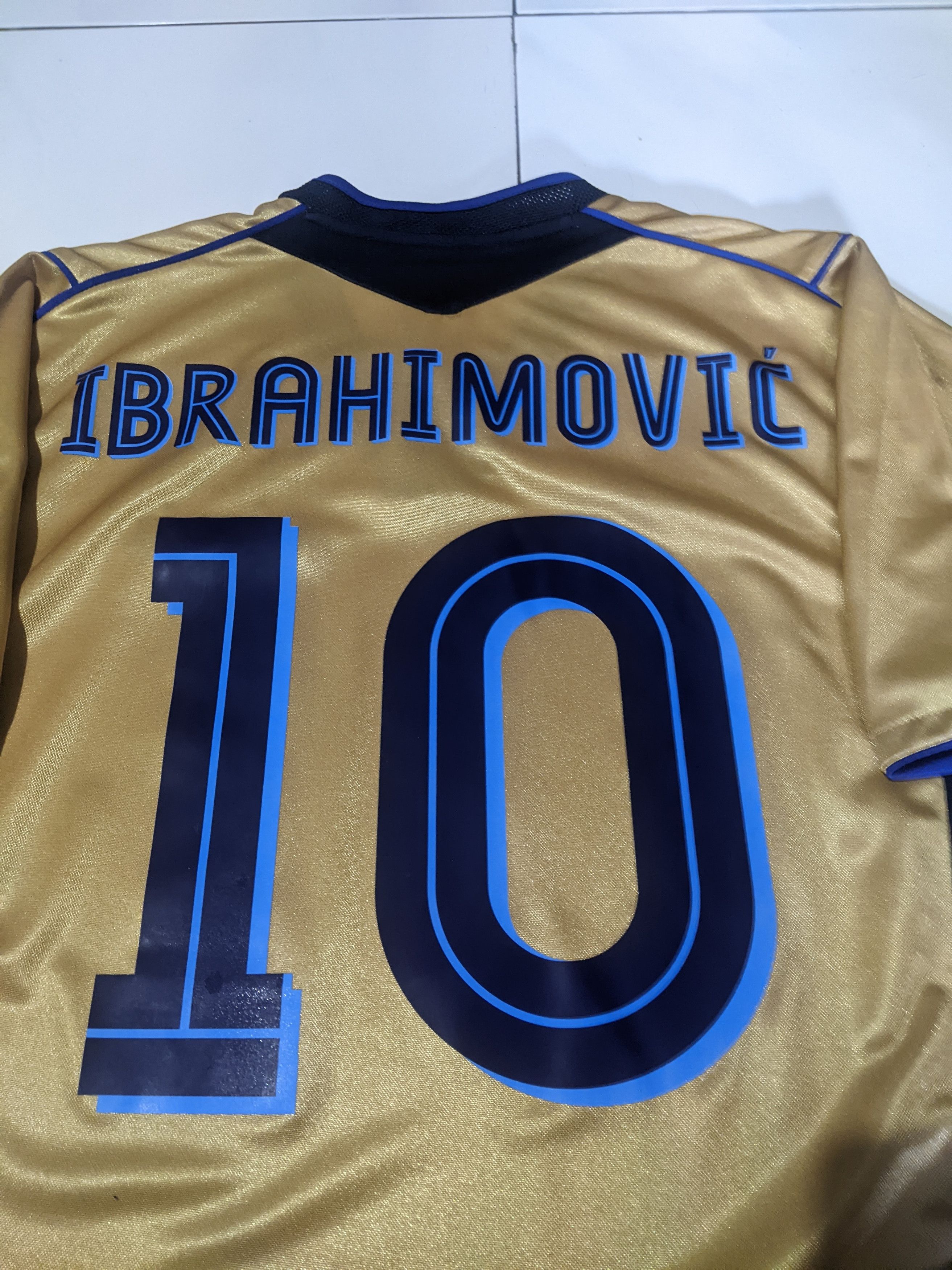 Umbro Swedia 2004 third Ibrahimovic Jersey football shirt Size US M / EU 48-50 / 2 - 3 Thumbnail