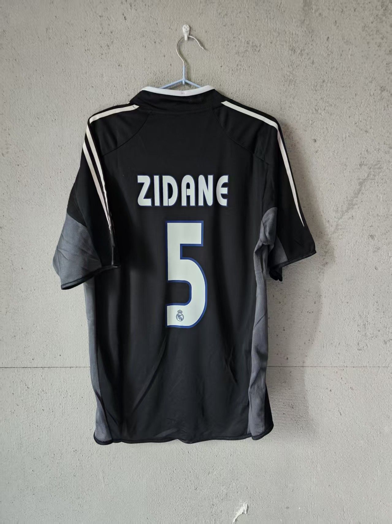 Other 2004 2005 Real Madrid #5 Zidane Jersey Size US S / EU 44-46 / 1 - 1 Thumbnail