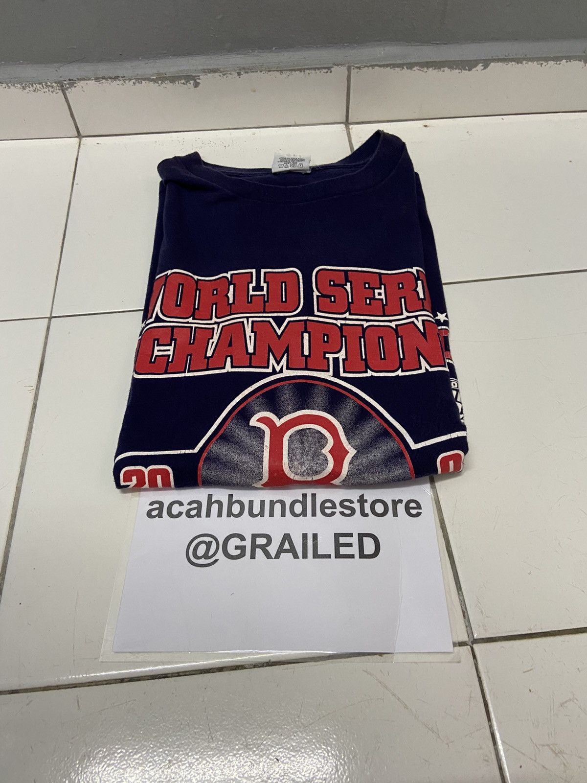 MLB VINTAGE BOSTON RED SOX 2004 WORLD CHAMPIONS TEE SHIRT Size US XL / EU 56 / 4 - 12 Thumbnail