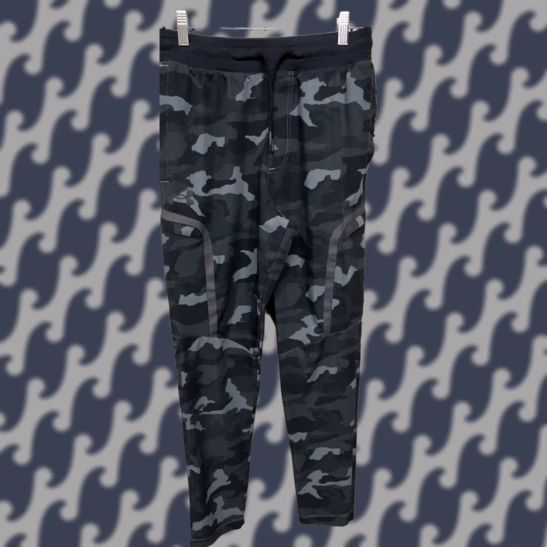 Under Armour Under Armour Camo Jogger Pants Men M Athletic Stretch Drawstring Camouflage Gray Tapered Activewear Size US 31 - 1 Thumbnail