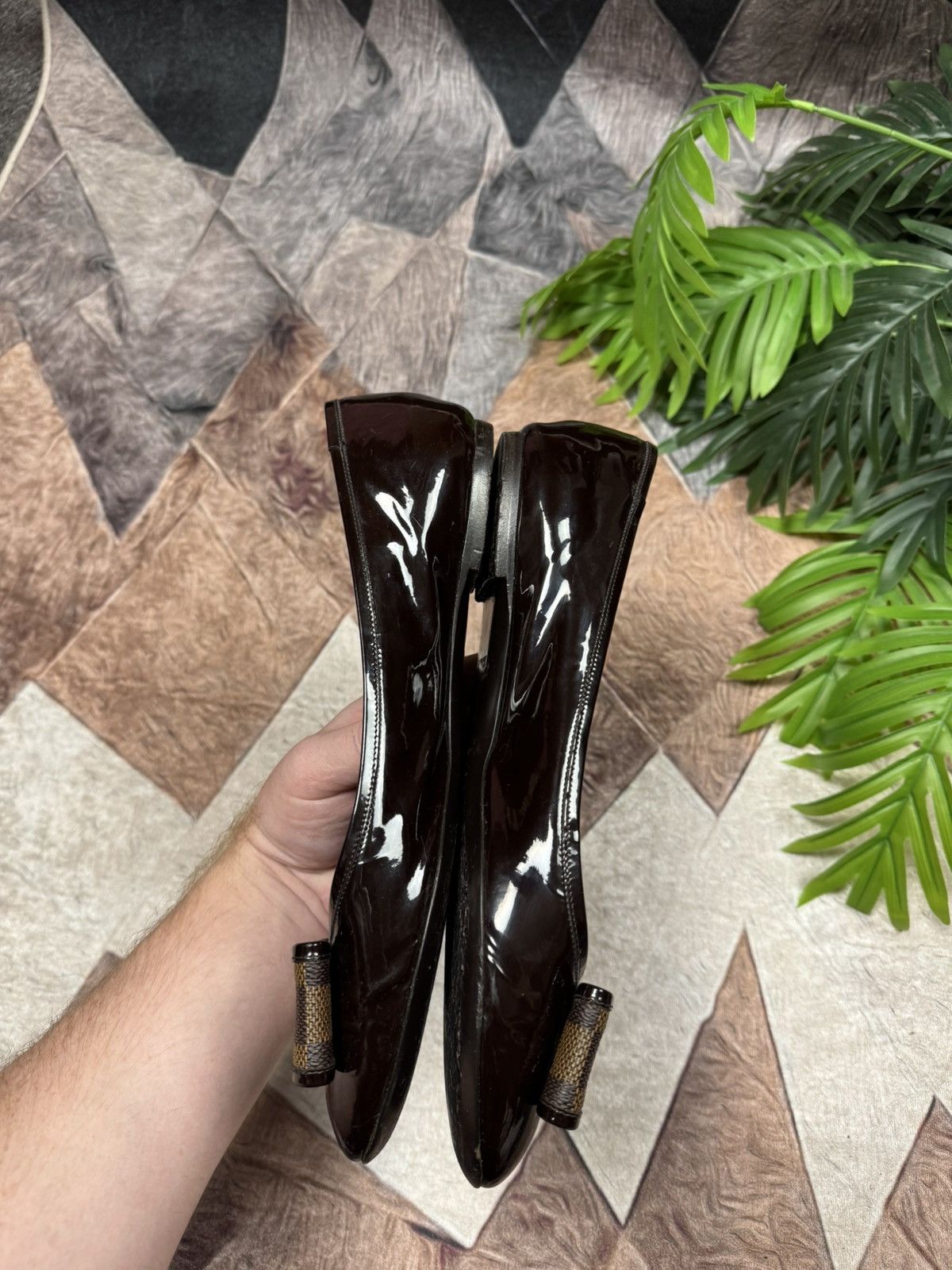 Louis Vuitton Louis Vuitton Brown Patent Leather ballet flats size 41 Size US 11 / IT 41 - 19 Thumbnail