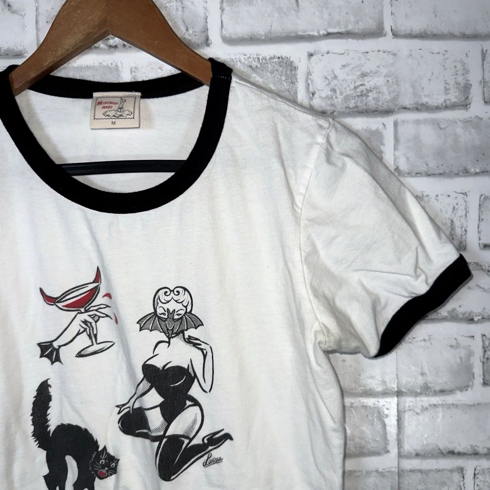 Vintage VTG Mischief Made Larissa White Graphic Tee Womens Size M Size M / US 6-8 / IT 42-44 - 2 Thumbnail