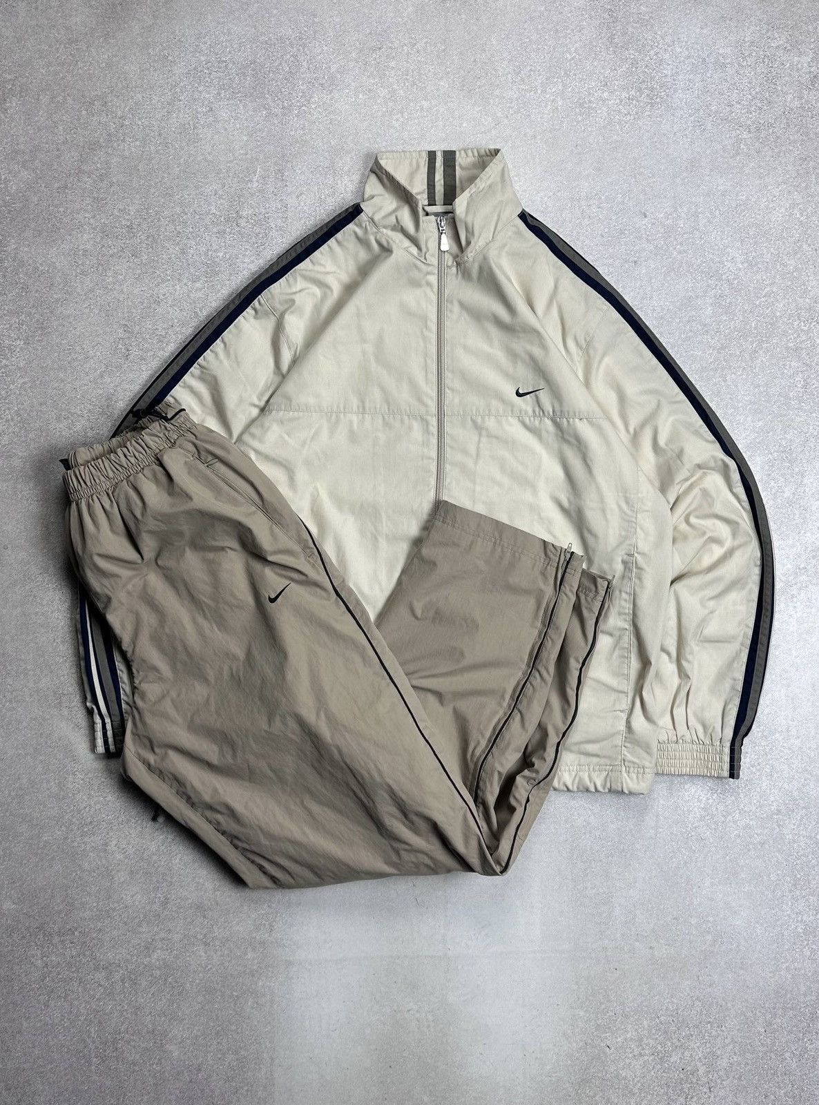 Nike × Skepta Vintage 90s Nike Beige Swoosh Nylon Tracksuit L Size US L / EU 52-54 / 3 - 1 Thumbnail