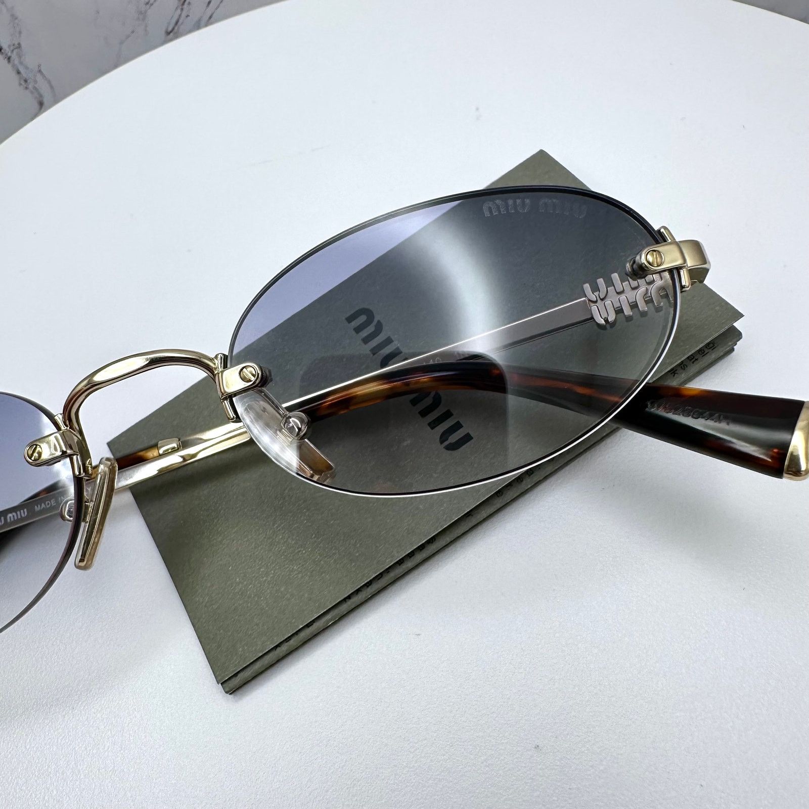 Miu Miu New MIU MIU Sunglasses Oval MU A54S Gold Rimless Gradient Size ONE SIZE - 18 Thumbnail