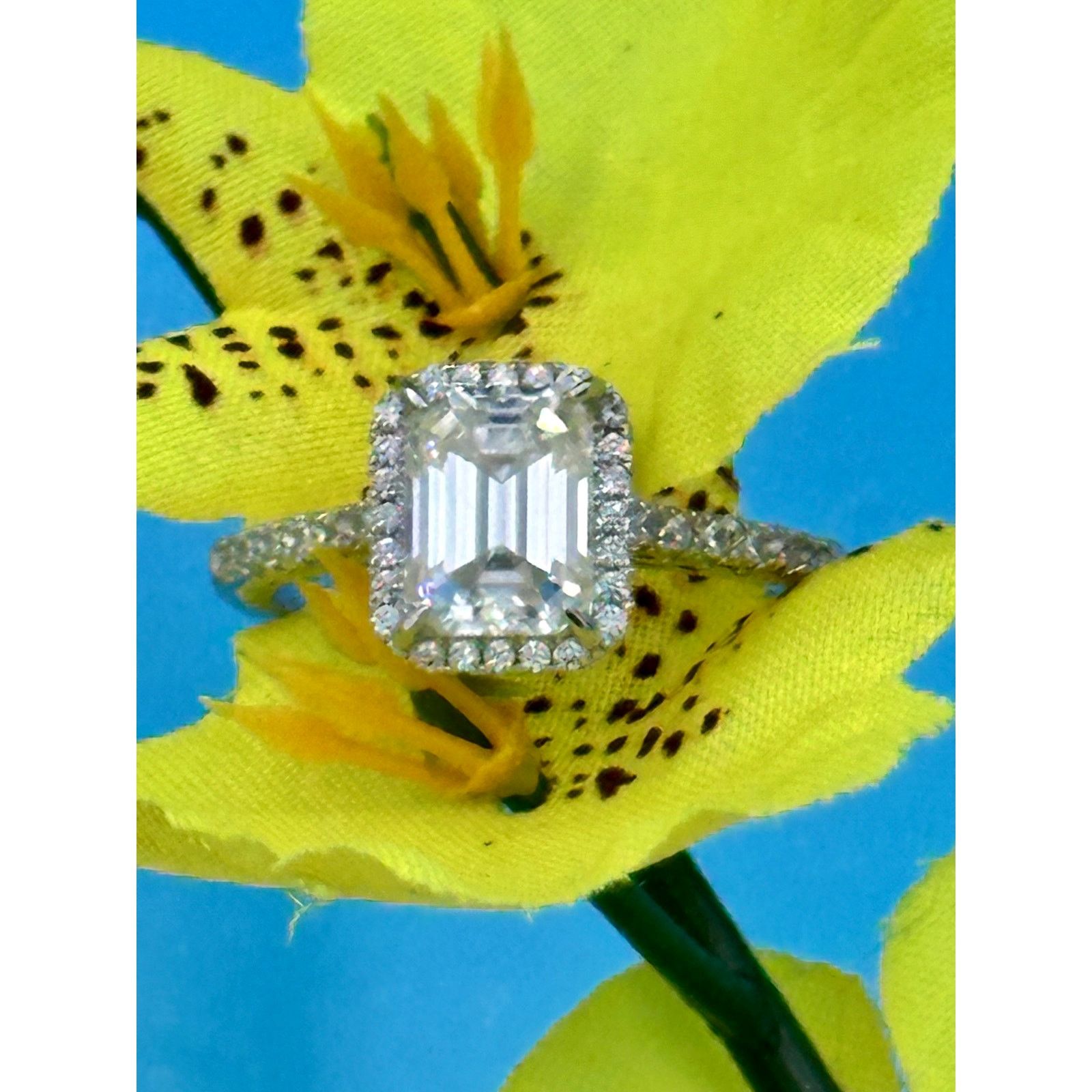 Other 2 carat Moissanite Triangular Cut Ring Moissanite Accent 7 Size ONE SIZE - 8 Thumbnail
