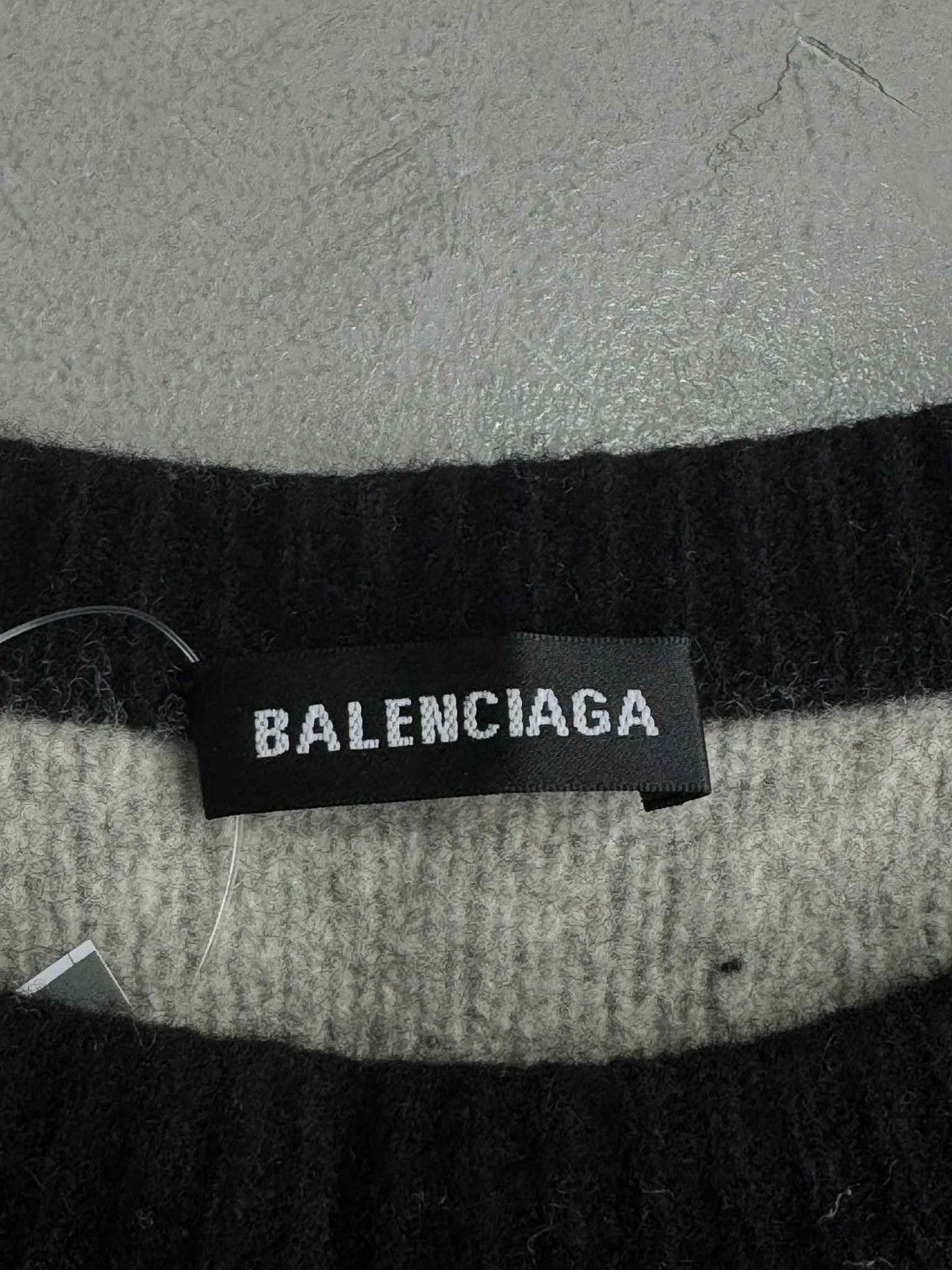 Balenciaga Balenciaga - All Over Print Wool Crewneck Size M / US 6-8 / IT 42-44 - 9 Thumbnail