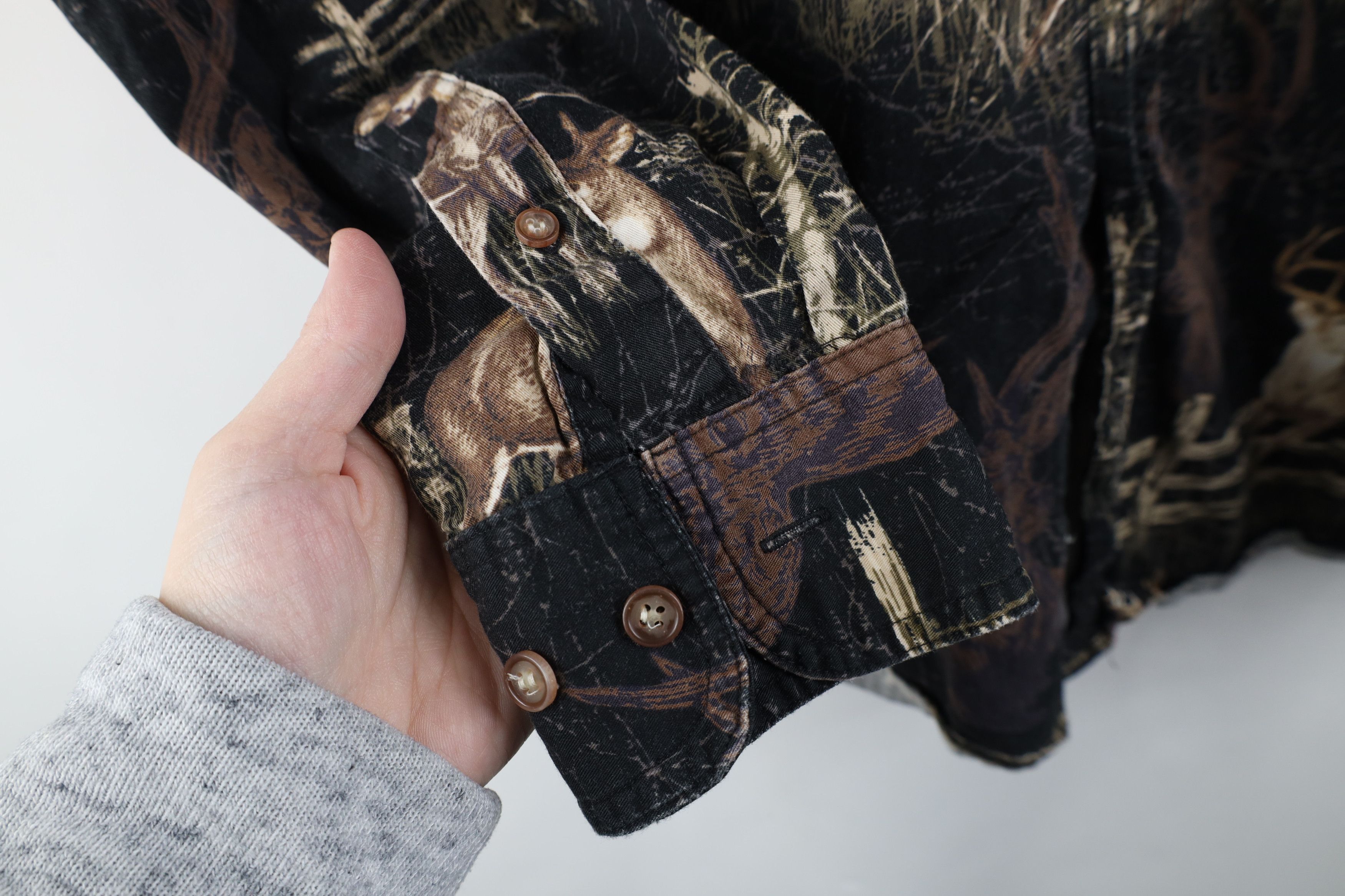 Vintage Vintage 90s Streetwear Deer Buck All Over Print Button Shirt Size US M / EU 48-50 / 2 - 4 Thumbnail