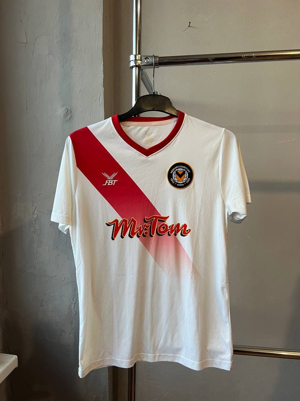 Sports Specialties 2017/18 NEWPORT COUNTY AWAY SOCCER JERSEY FOOTBALL SHIRT FBT Size US S / EU 44-46 / 1 - 2 Thumbnail