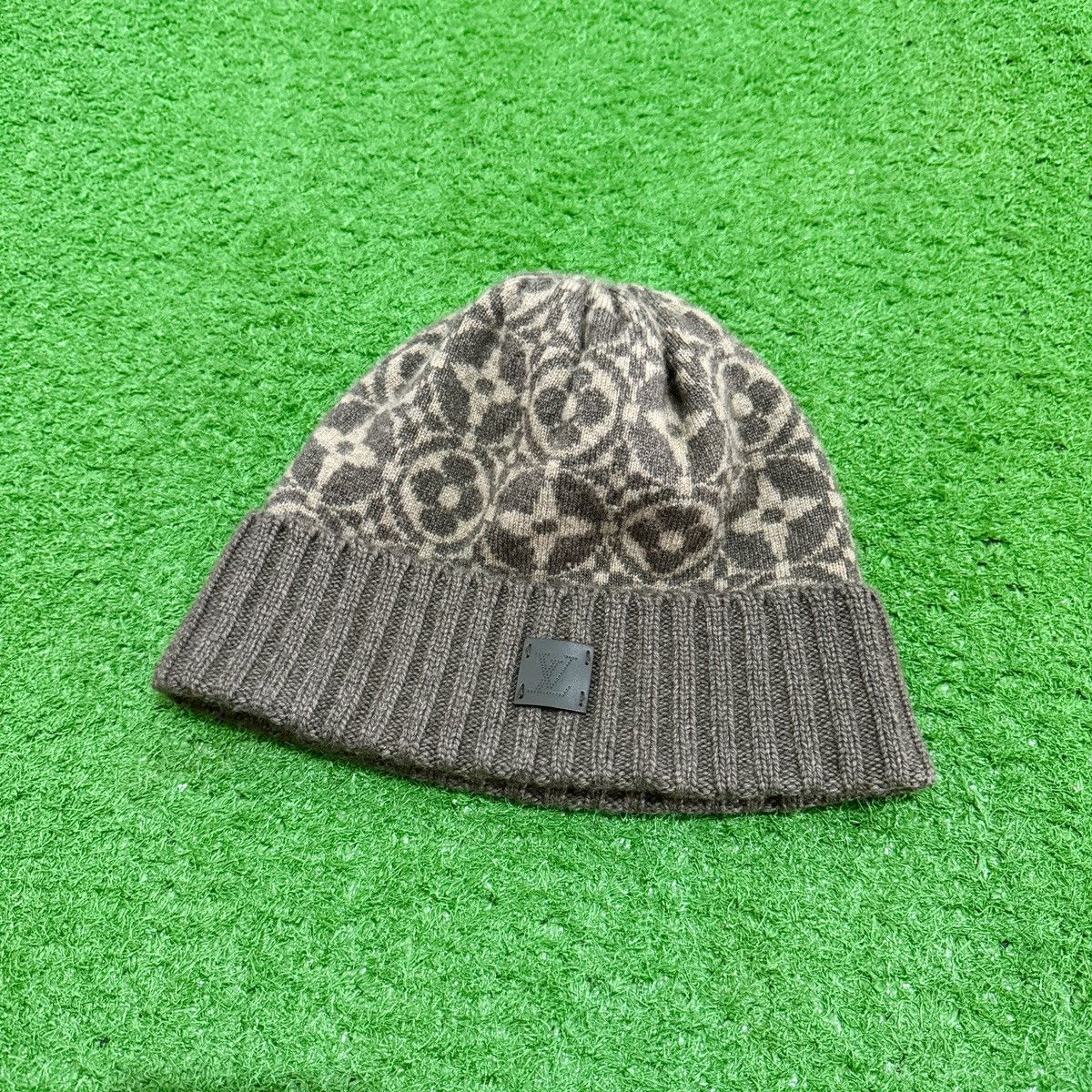 Louis Vuitton RARE LOUIS VUITTON Monogram Stocking Snowcap Beanie CASHMERE Size US M / EU 48-50 / 2 - 1 Thumbnail