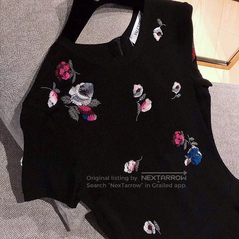 Valentino Valentino Knitted dress embroidered with beaded flowers Size S / US 4 / IT 40 - 5 Thumbnail