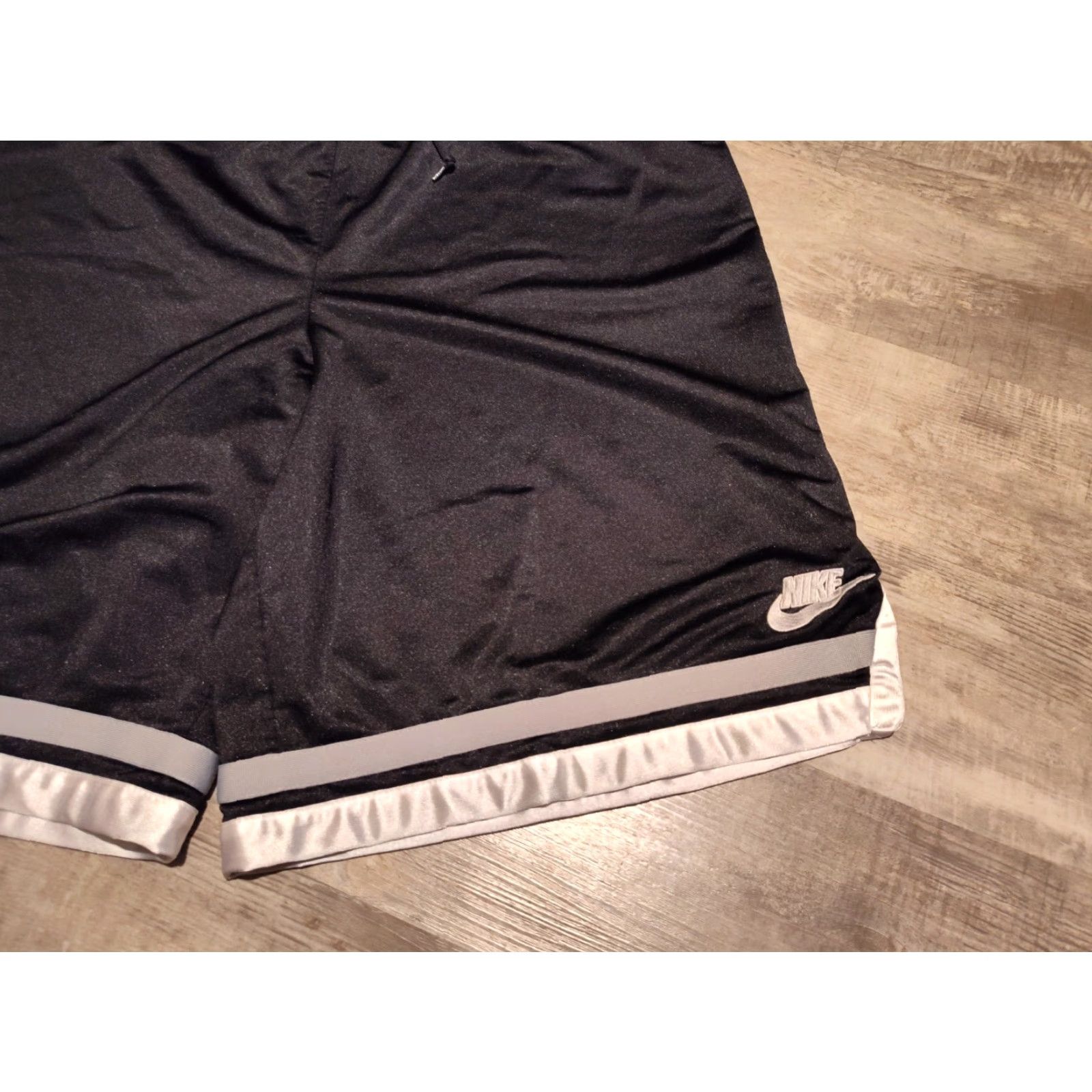 Nike Vintage Nike Basketball Shorts Baggy Y2K Gray Black Reversible XXL Men's Size US 36 / EU 52 - 4 Thumbnail