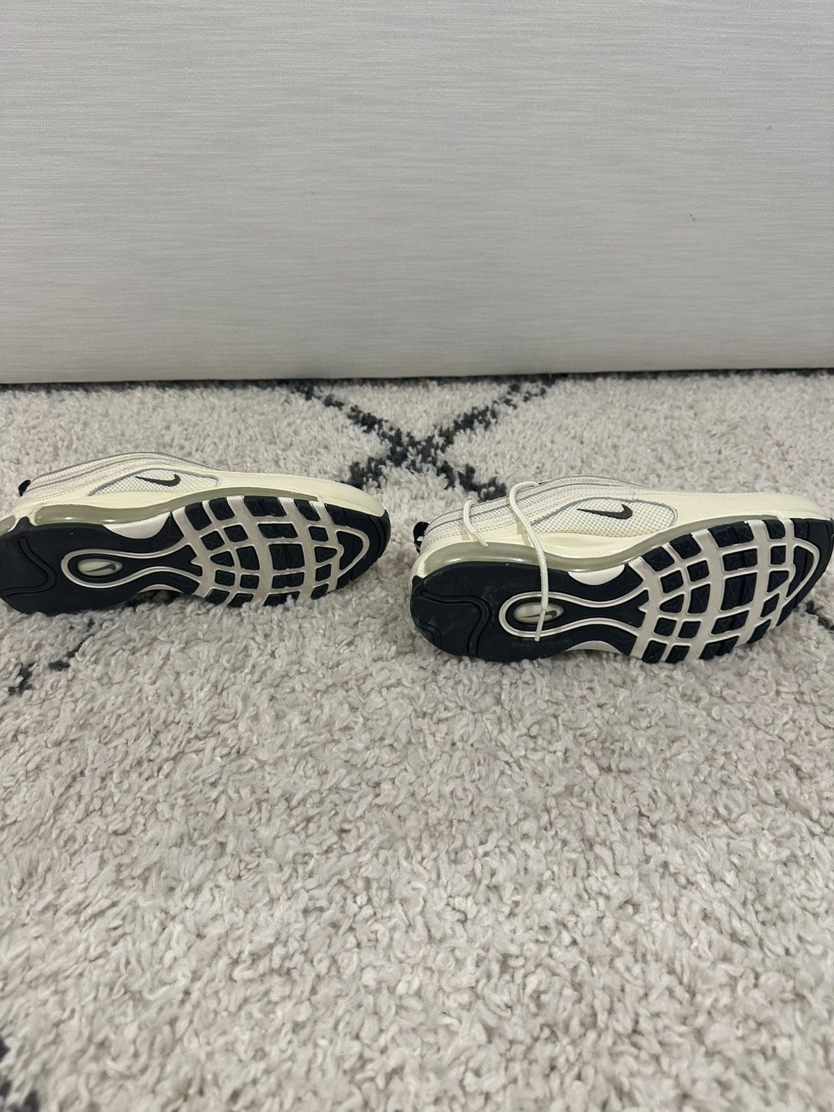 Nike Airmax Size US 9.5 / EU 42-43 - 4 Thumbnail