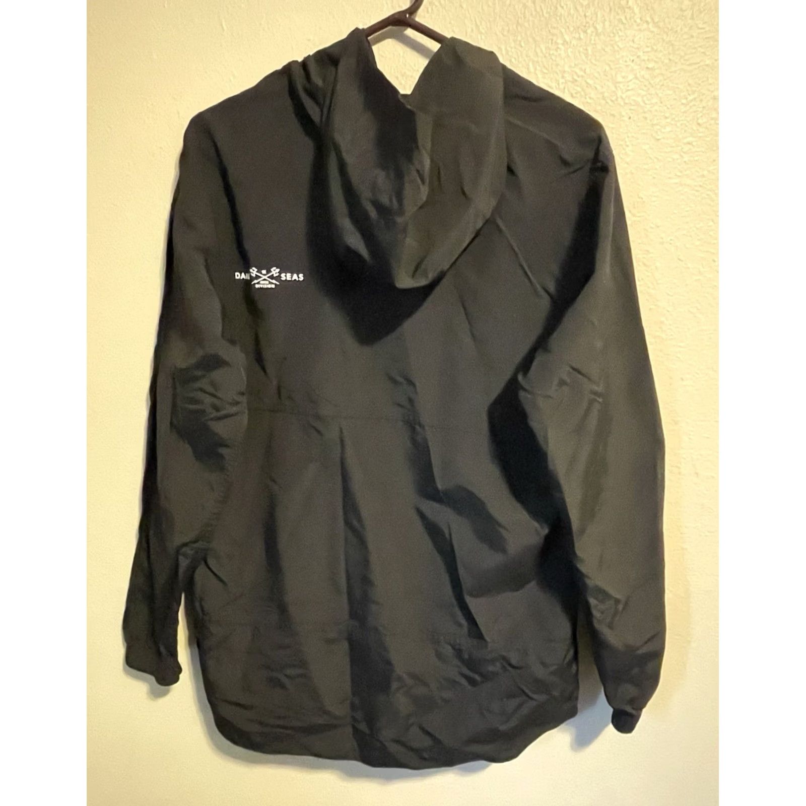 Vintage Dark Seas Jacket Windbreaker Hooded Nylon Black M Men Wind-Resistant Full Zip Pockets Logo Outdoors Surfer Skateboarding 90s Style Size US M / EU 48-50 / 2 - 2 Thumbnail