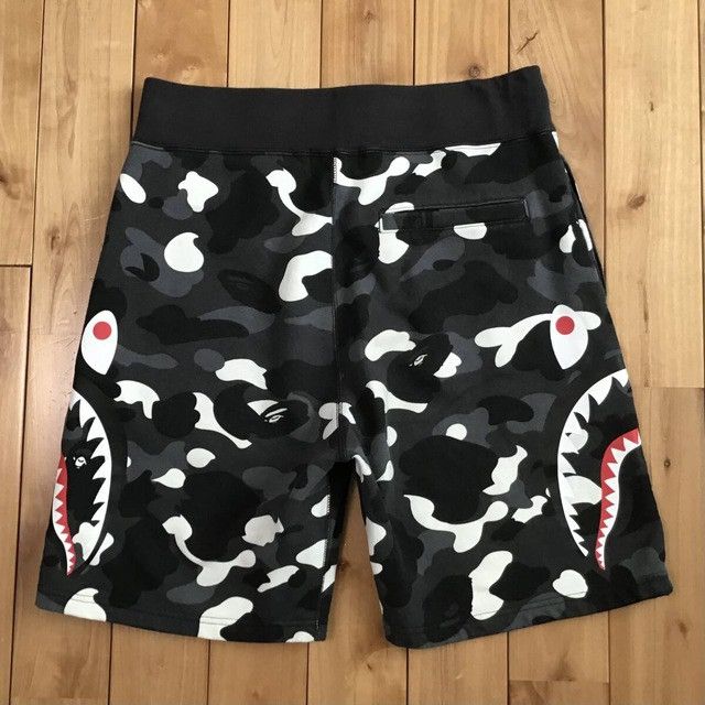 Bape 💫Glow in the dark💫 BAPE city camo shark sweat shorts ★size M Size US 32 / EU 48 - 5 Thumbnail