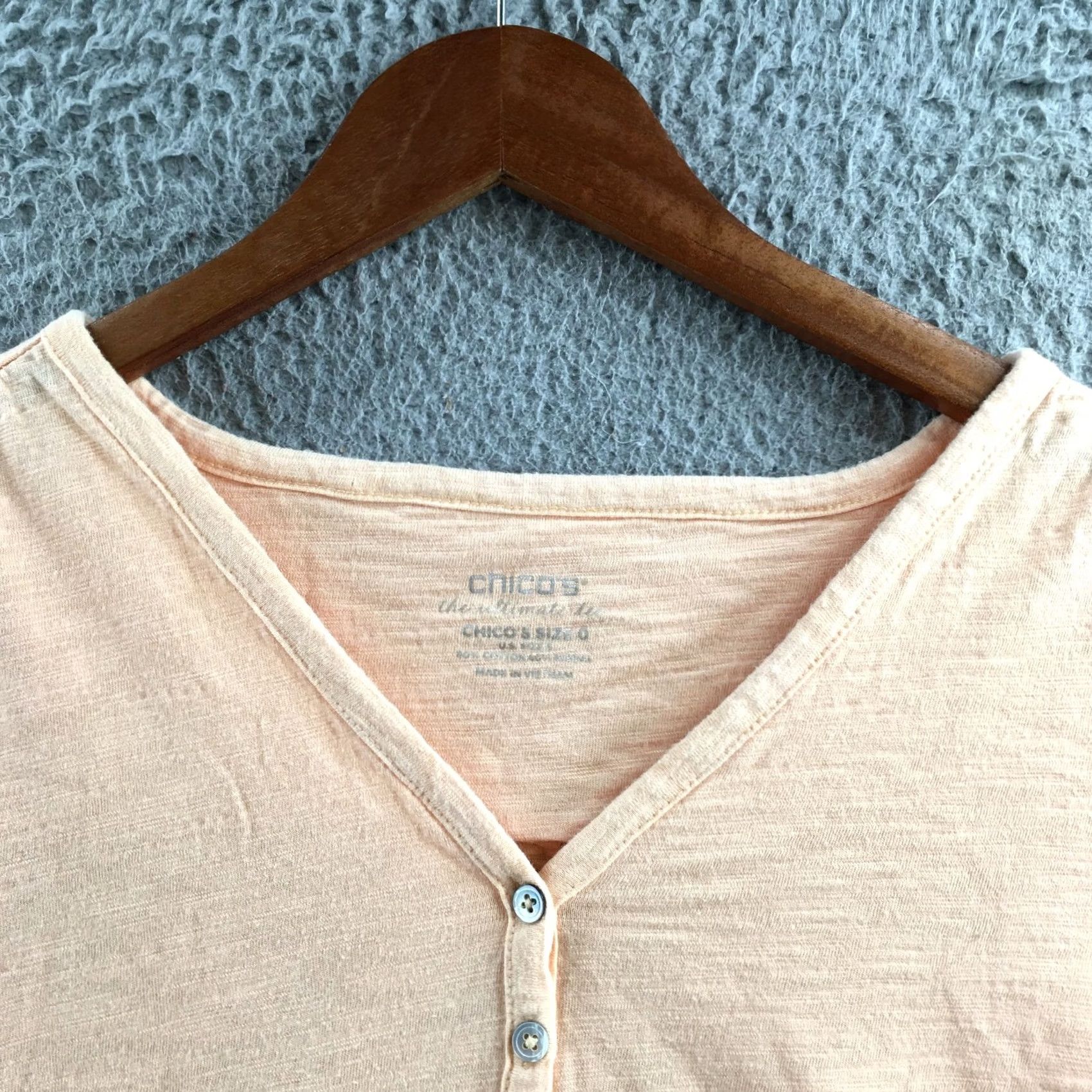 Vintage Chico’s Womens Peach V-Neck Henley Top 3/4 Roll Tab Sleeves Tee Shirt 0 Casual Size XS / US 0-2 / IT 36-38 - 3 Thumbnail