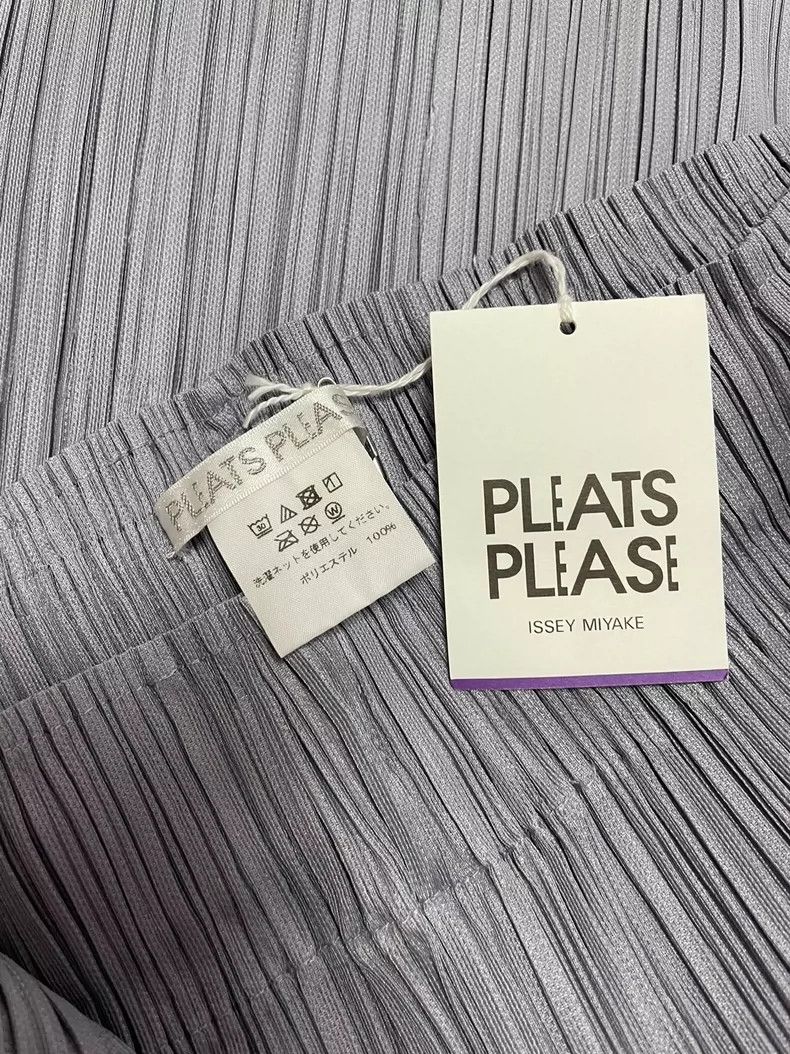 Issey Miyake Issey Miyake size:2 Pearl blue pleated trousers Size 22" - 8 Thumbnail