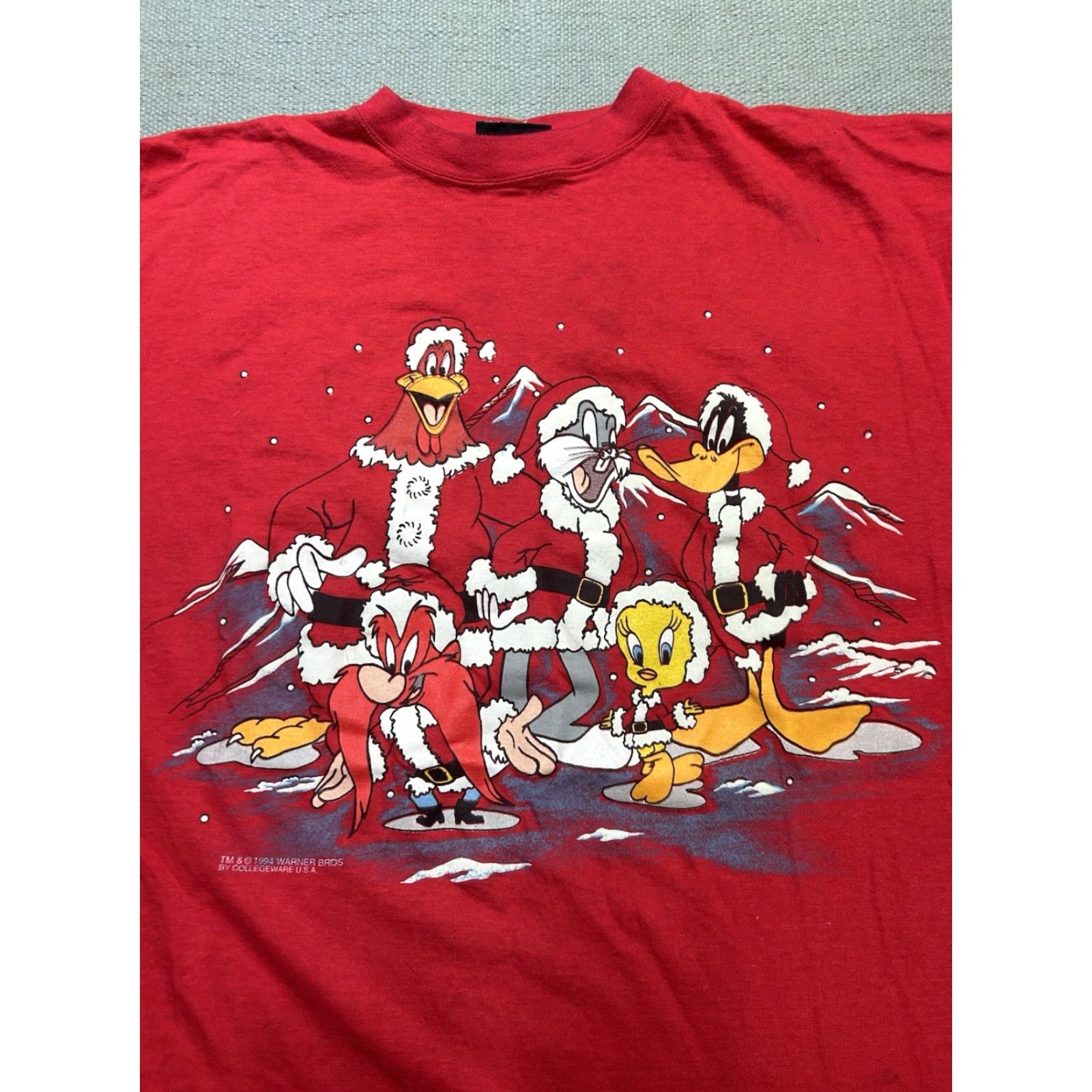 Vintage VINTAGE 90s Looney Tunes Christmas T-Shirt Men 2XL Red Graphic Distressed Bugs XXL Size US XXL / EU 58 / 5 - 5 Thumbnail