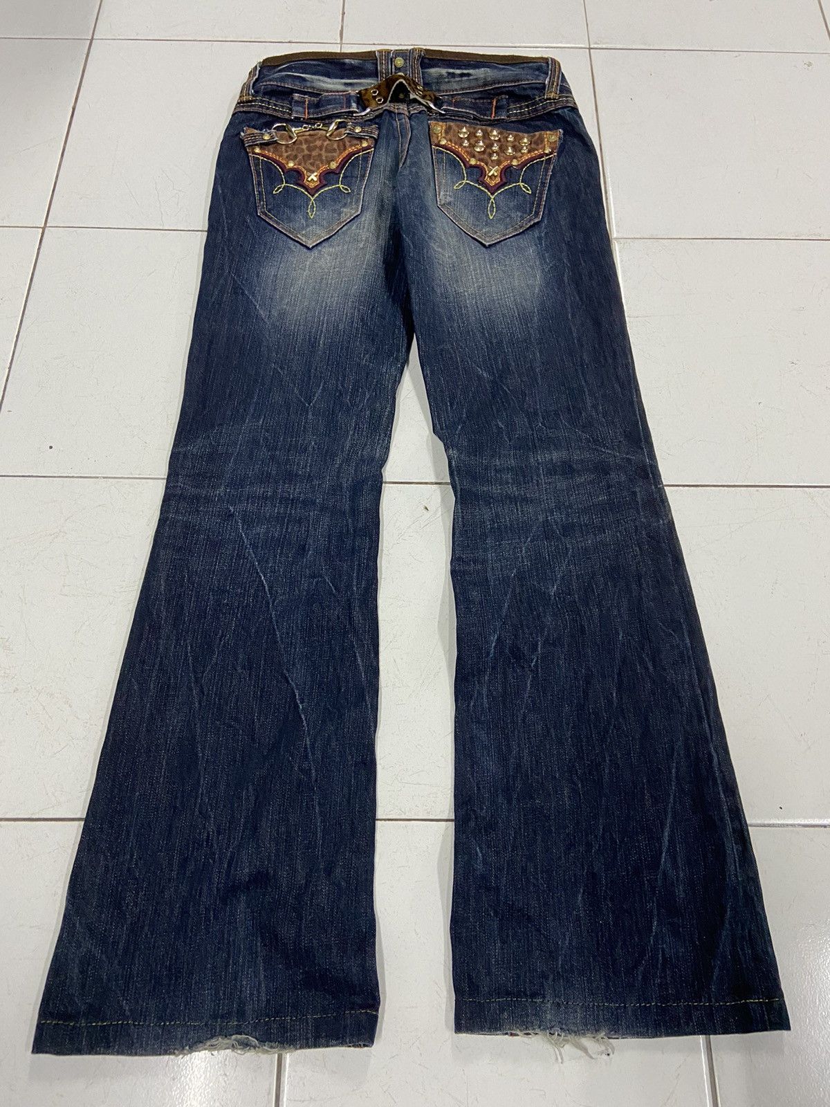 Japanese Brand RED PEPPER LEOPARD STYLE BUCKLE FLARE DENIM JEANS Size US 29 - 2 Thumbnail