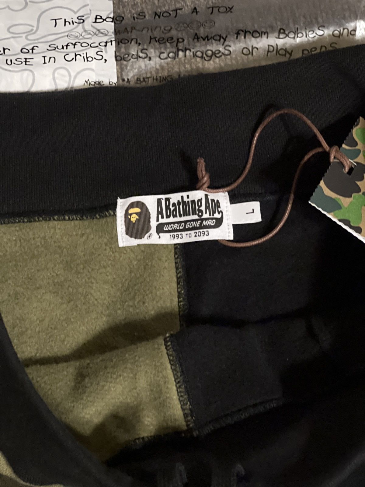 Bape 1st Camo Shark Sweat Shorts Size US 33 - 4 Thumbnail