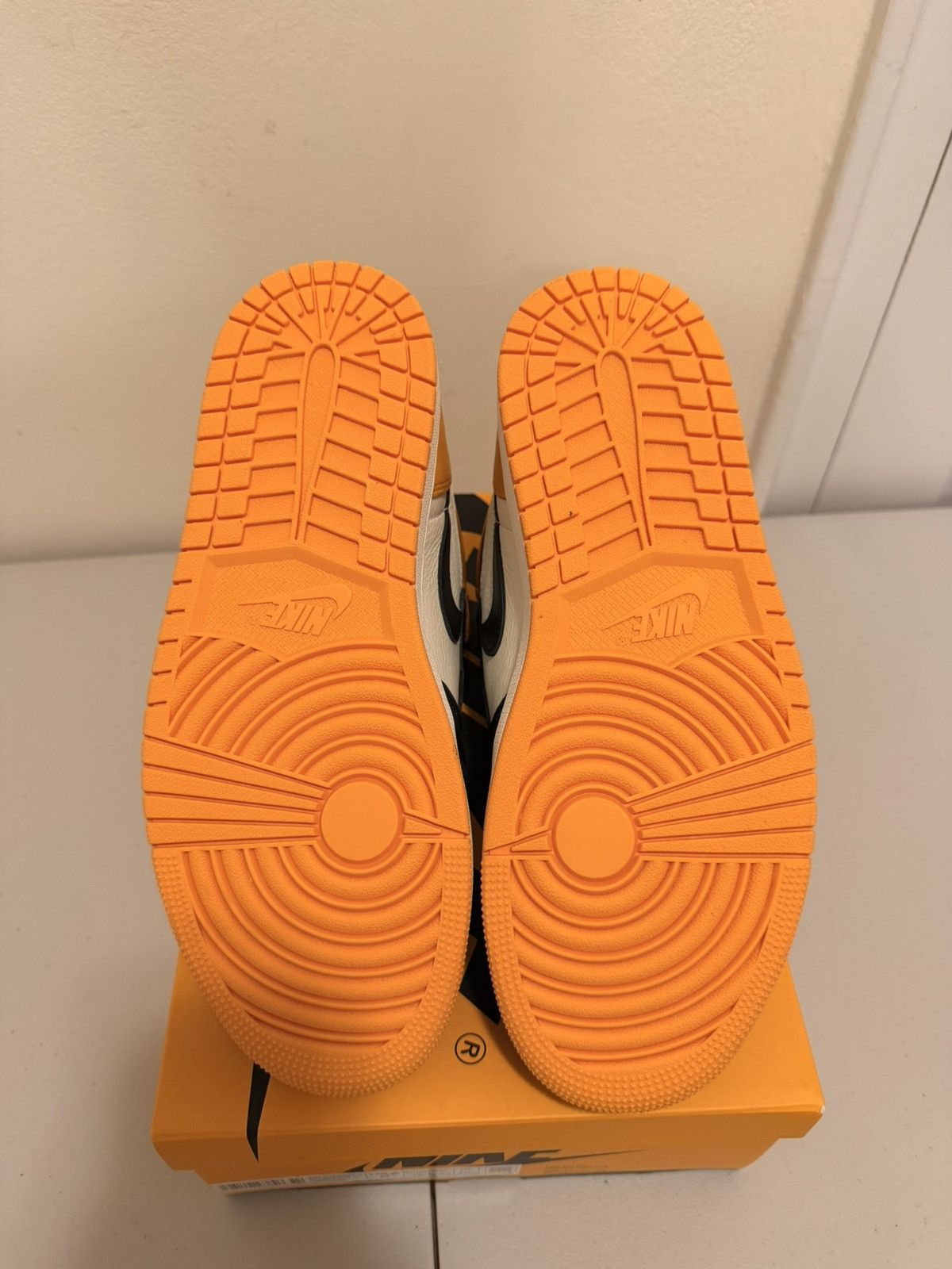 Jordan Brand Air Jordan 1 Retro High Taxi Size 8.5 Size US 8.5 / EU 41-42 - 5 Thumbnail