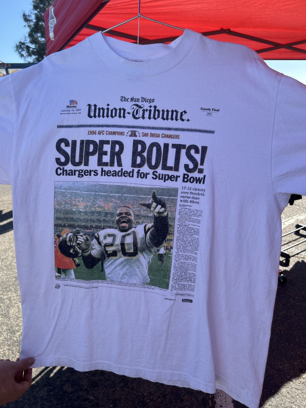 Vintage vintage 1995 san diego chargers newspaper tee Size US XL / EU 56 / 4 - 1 Thumbnail